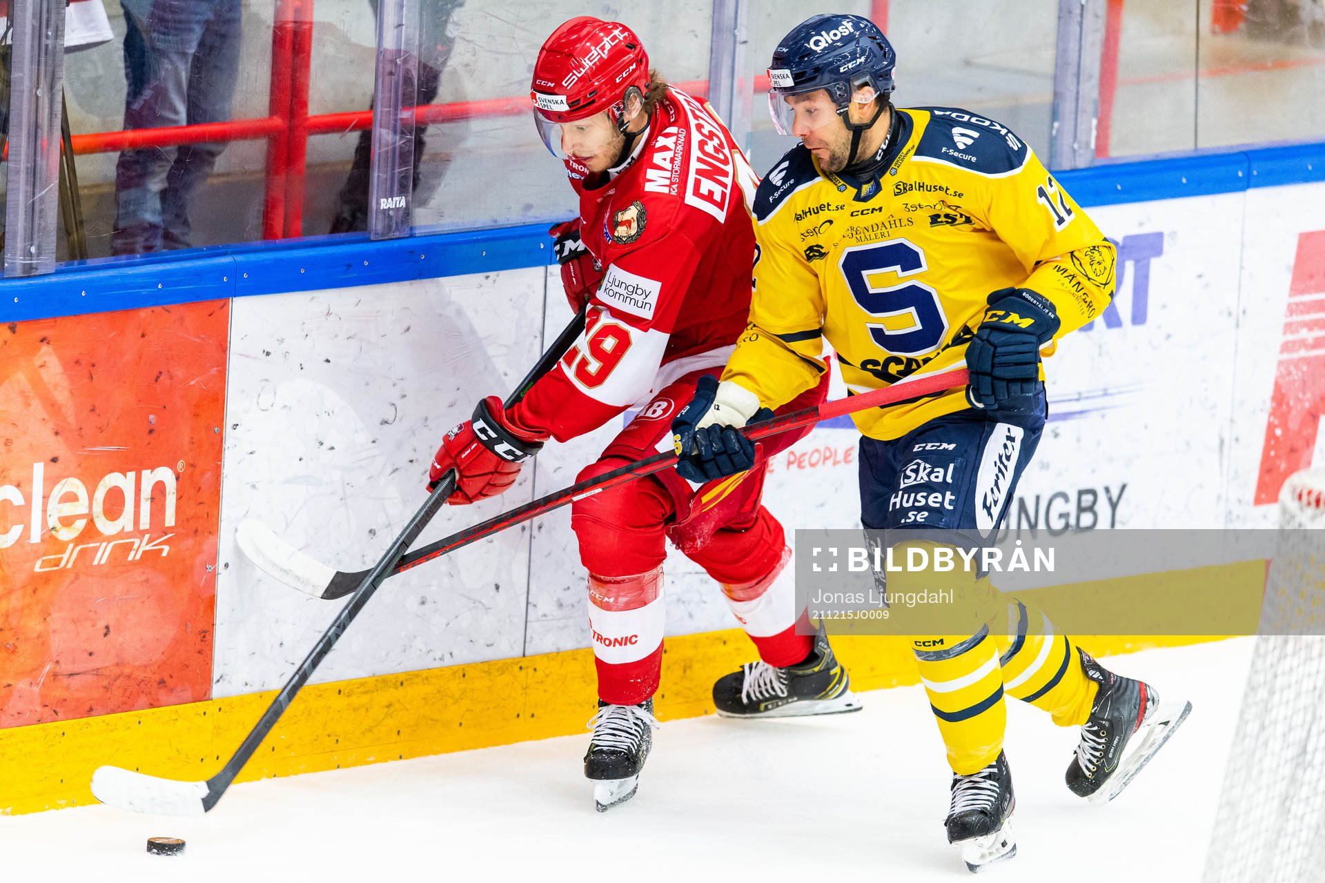 Troja-Ljungbys  Eric Engstrand och Södertäljes Matt