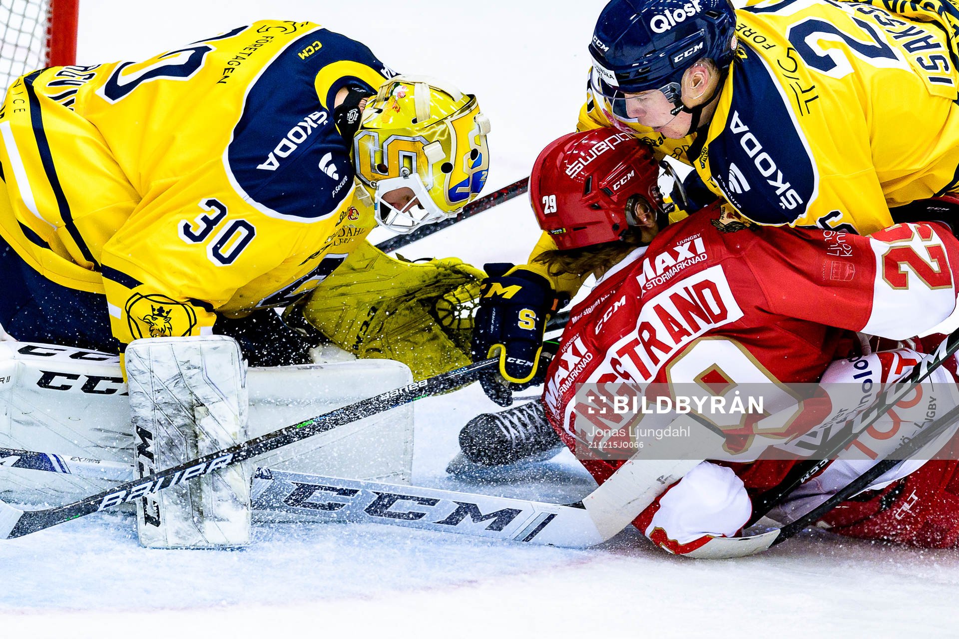 Södertäljes målvakt Fredrik Bergvik när Troja/Ljungbys