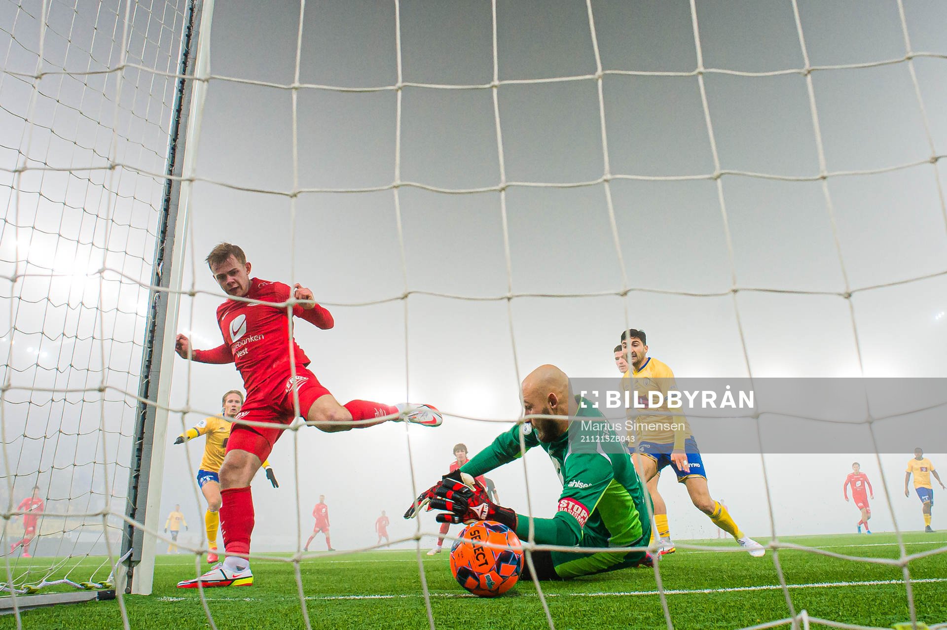 Aune Selland Heggebø of Brann scores the 1-1 goal