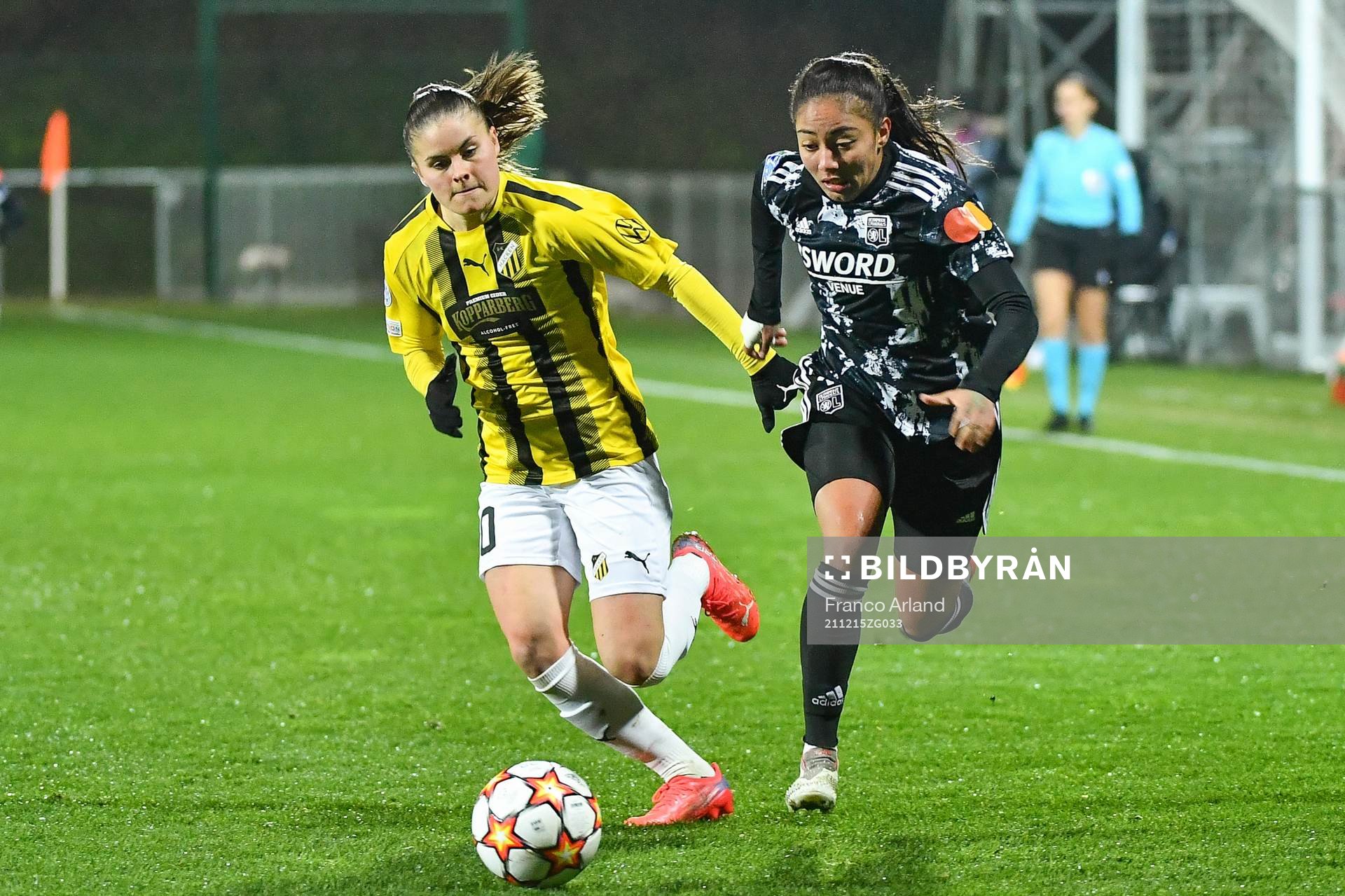 Hanna Wijk of Häcken and Perle MORRONI of Lyon