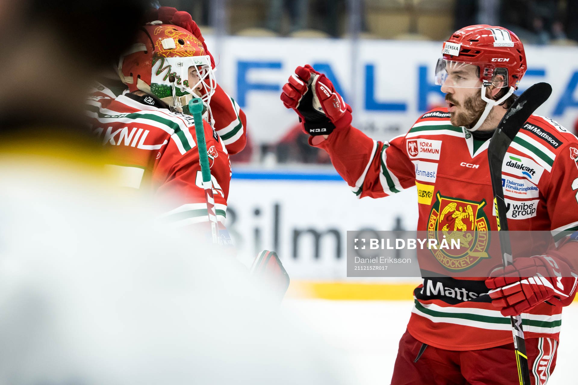 Moras målvakt Andreas Ljunggren och Johan Persson jublar