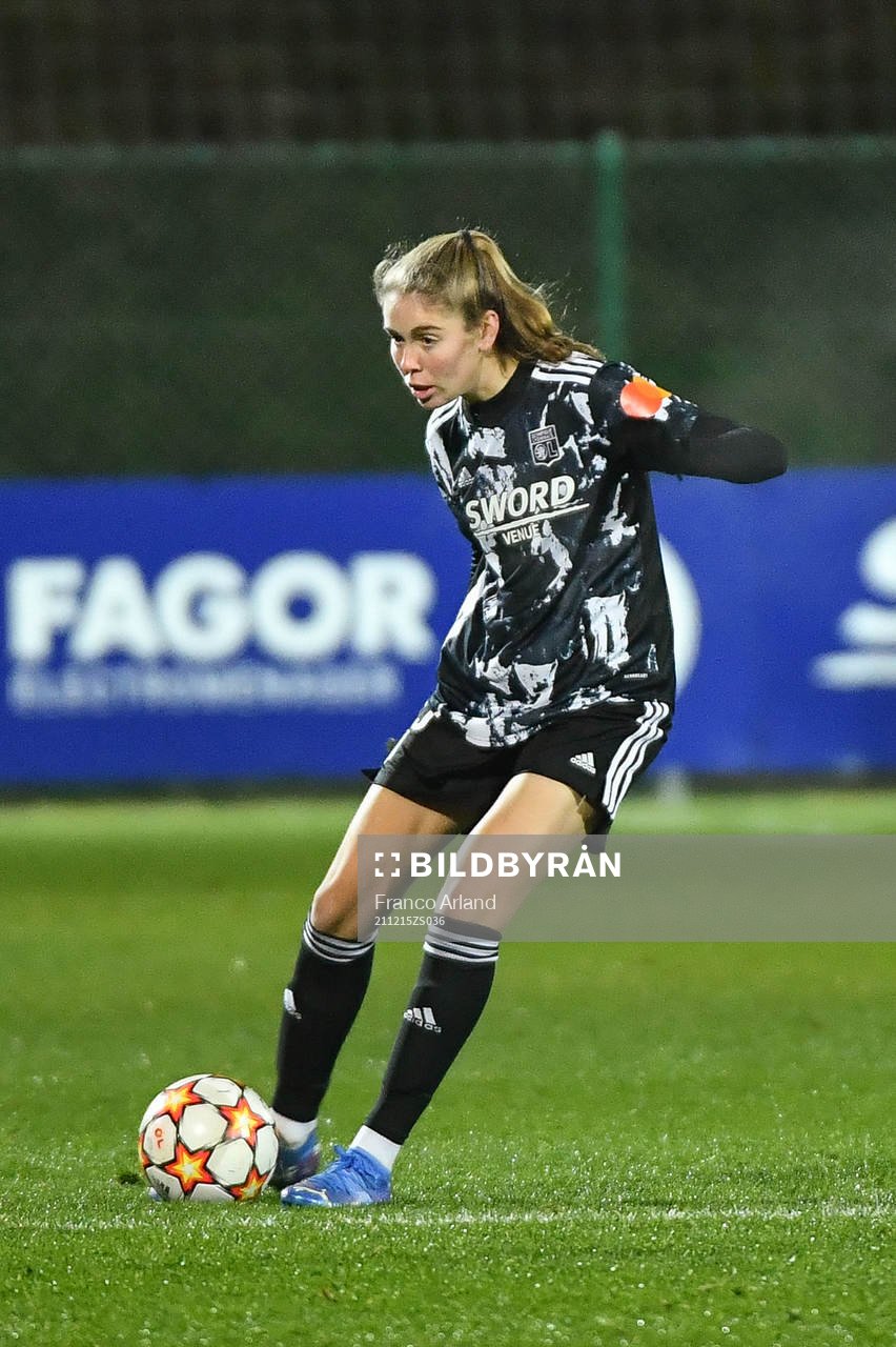 Ines BENYAHIA of Lyon