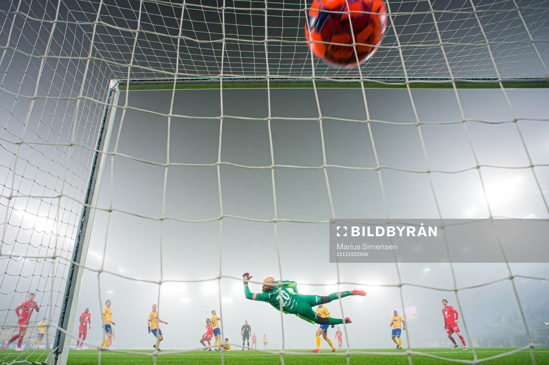 Vajebah Kaliefah Sakor of Brann scores the 3-3 goal