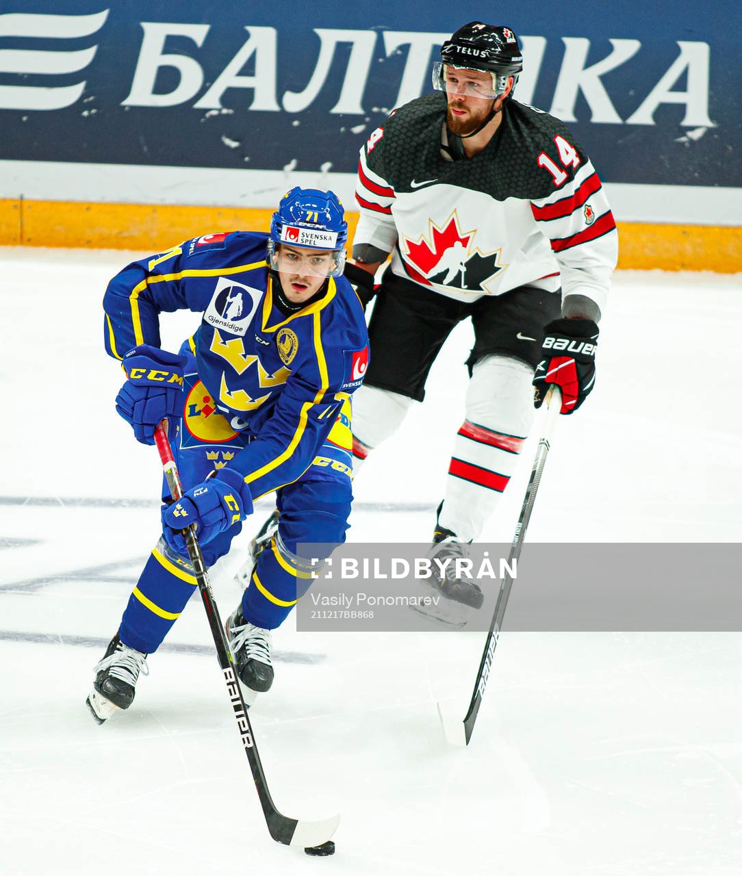 Isak Brennström of Sweden against Rice Scarlett of Canada