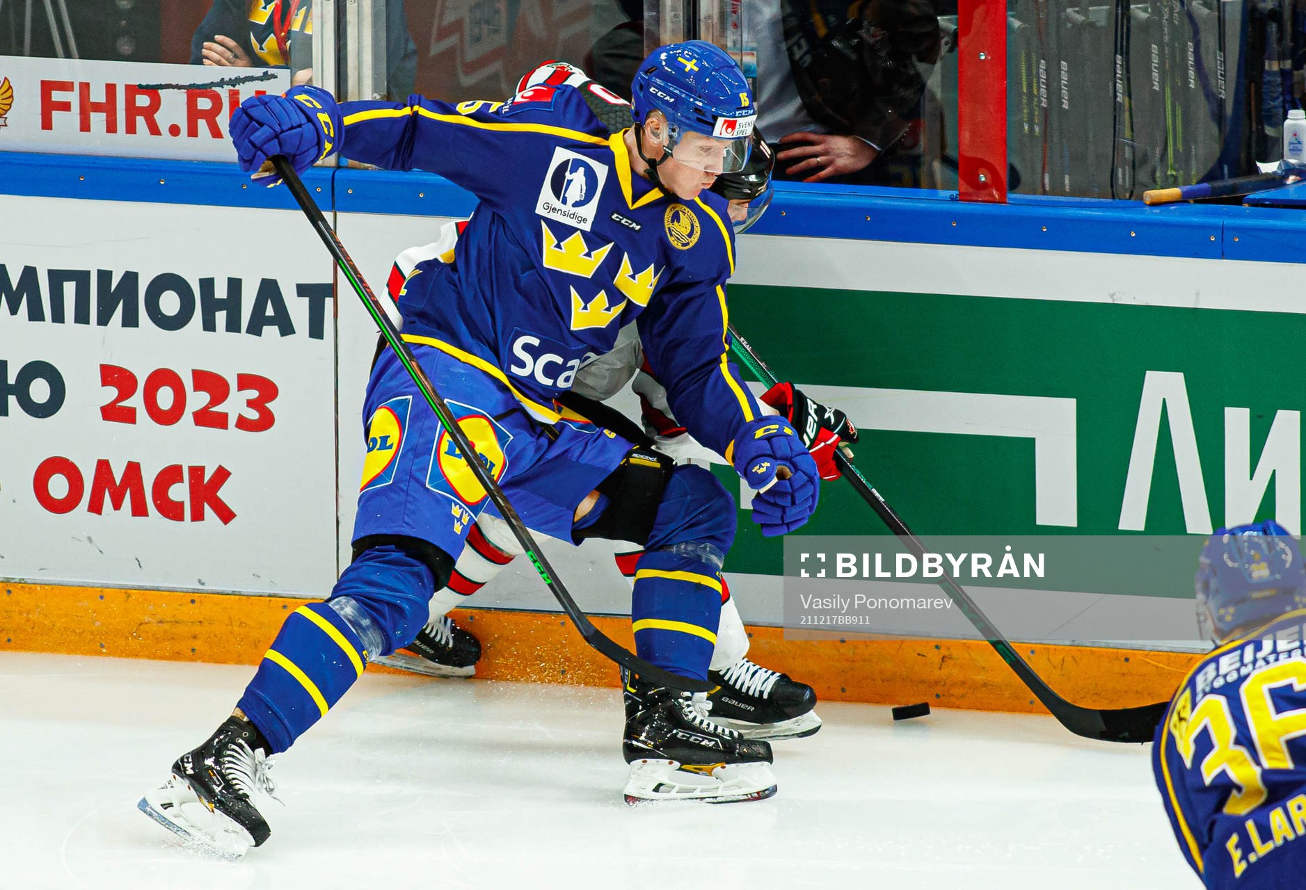 Gustav Rydahl of Sweden against Brandon Gormley of Canada