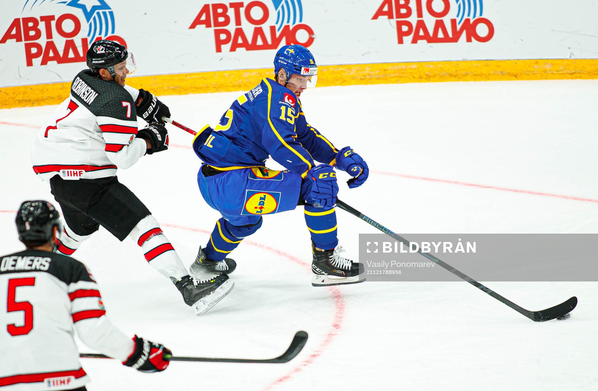 Gustav Rydahl of Sweden and Matt Robinson of Canada