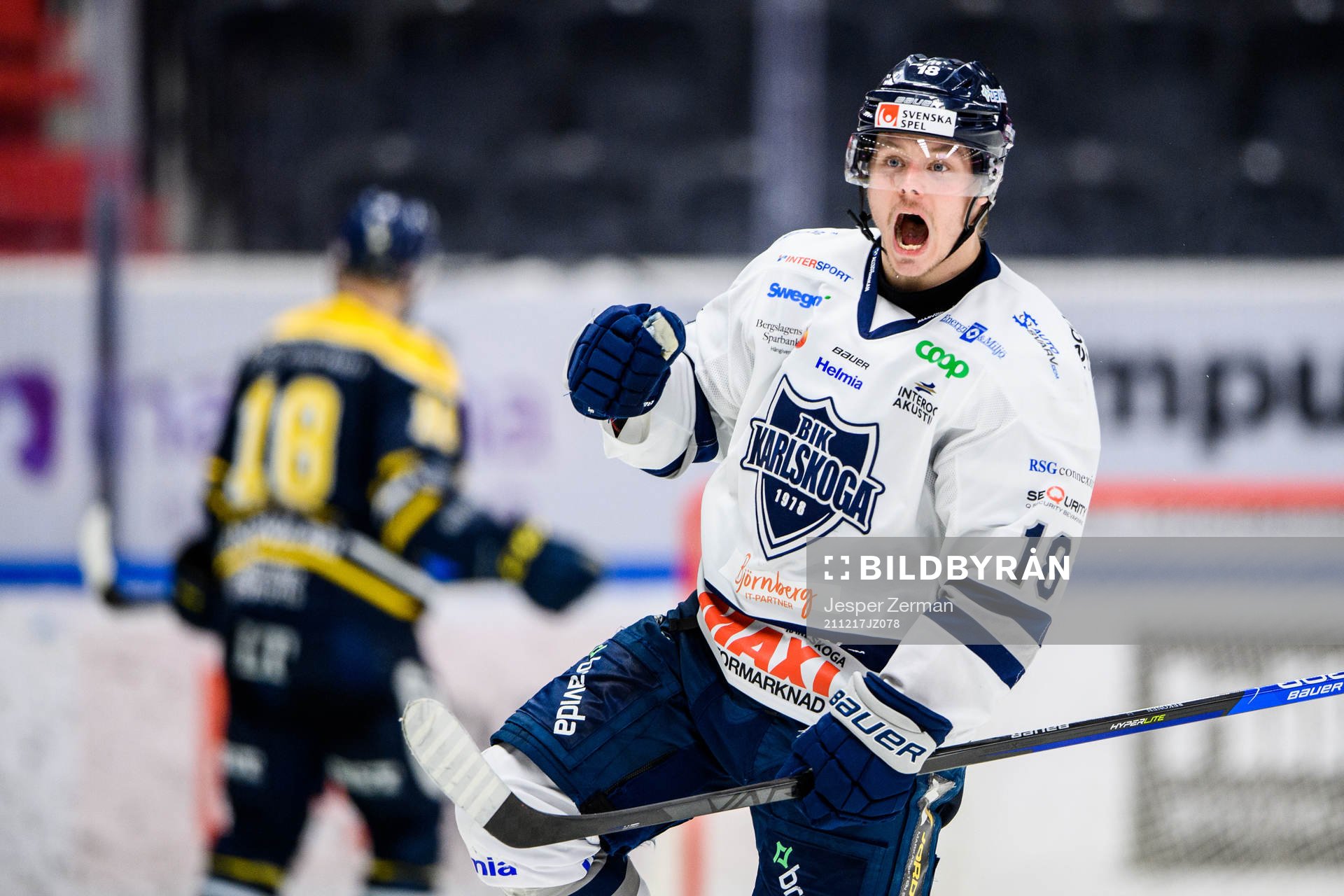 Karlskogas Aleksi Rekonen jublar