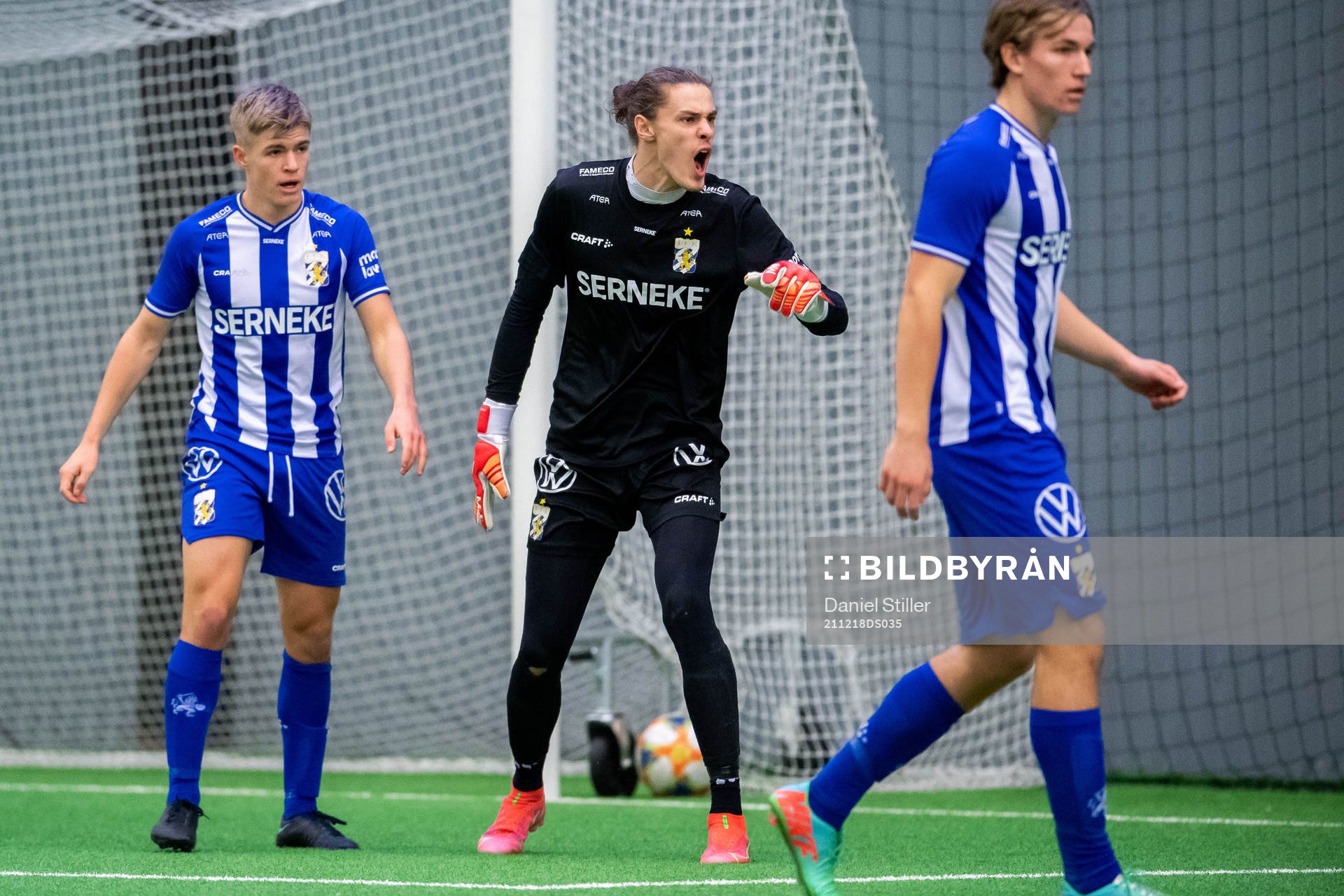 Göteborgs målvakt Adam Ingi Benediktsson jublar