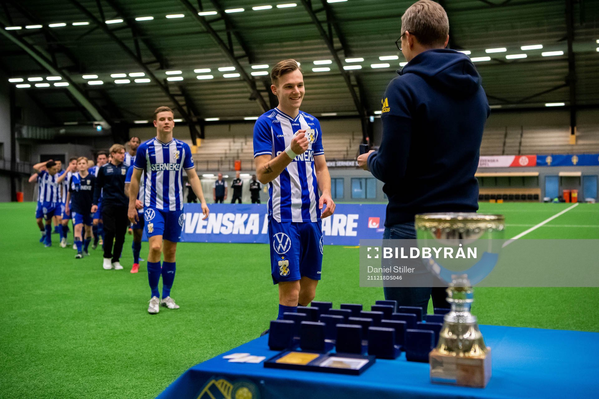 Göteborgs Tim van Assema tar emot guldmedaljen