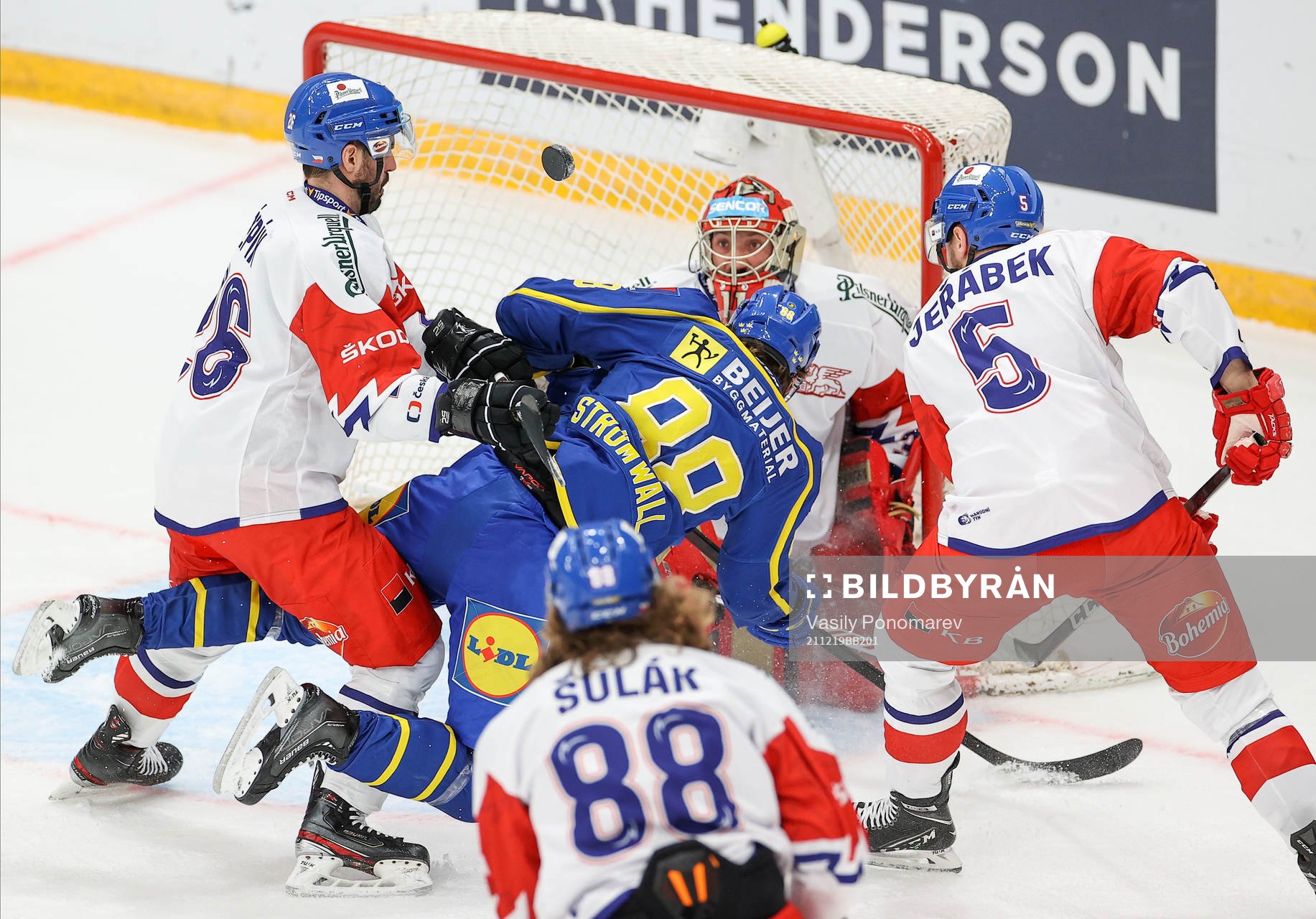 Malte Strömwall of Sweden and Shimon Grubets of Czech