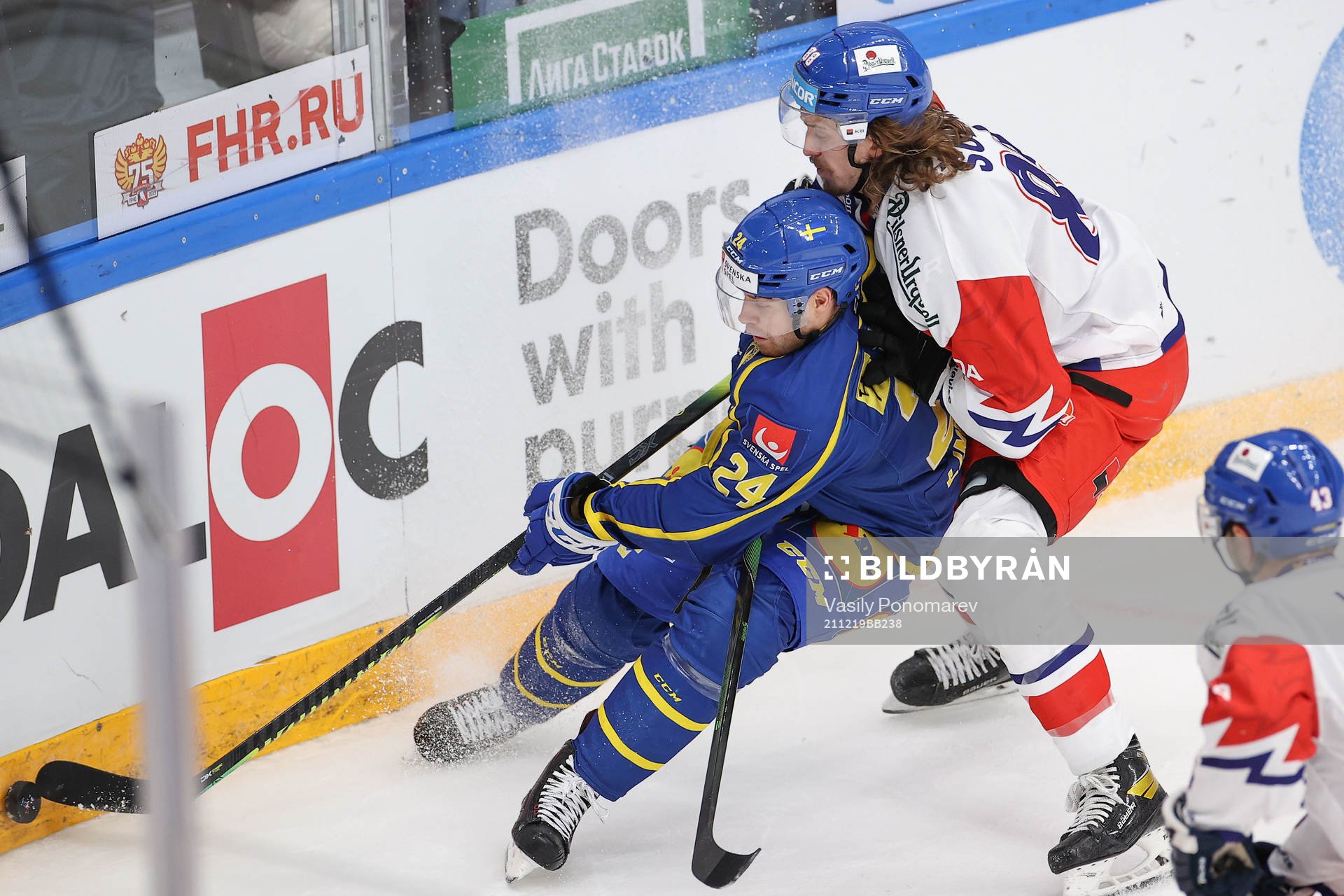 Oscar Lindberg of Sweden and Libor Shulak of Czech Republic