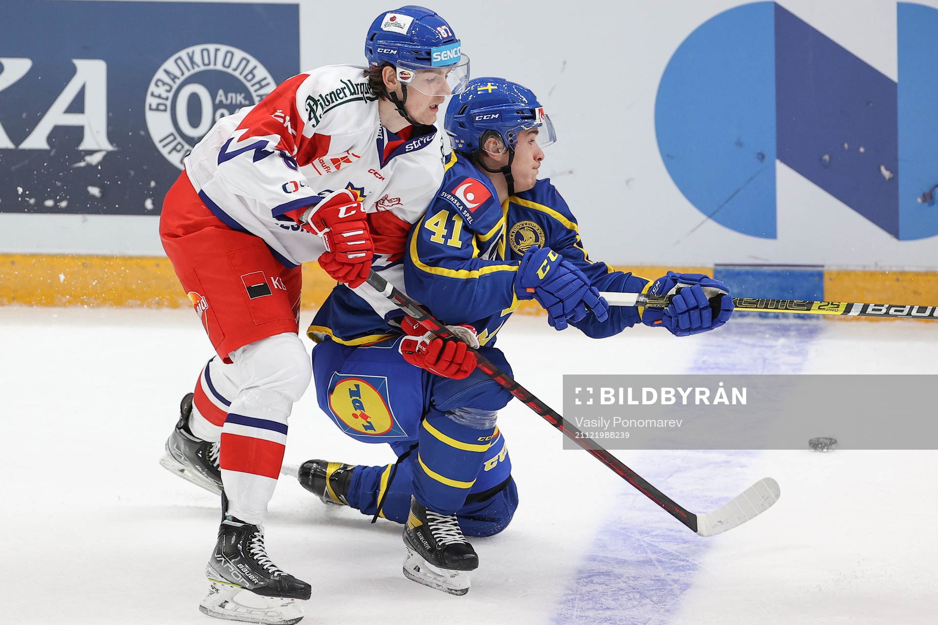 Dmytro Timashov of Sweden and Michal Kovarzchik of Czech