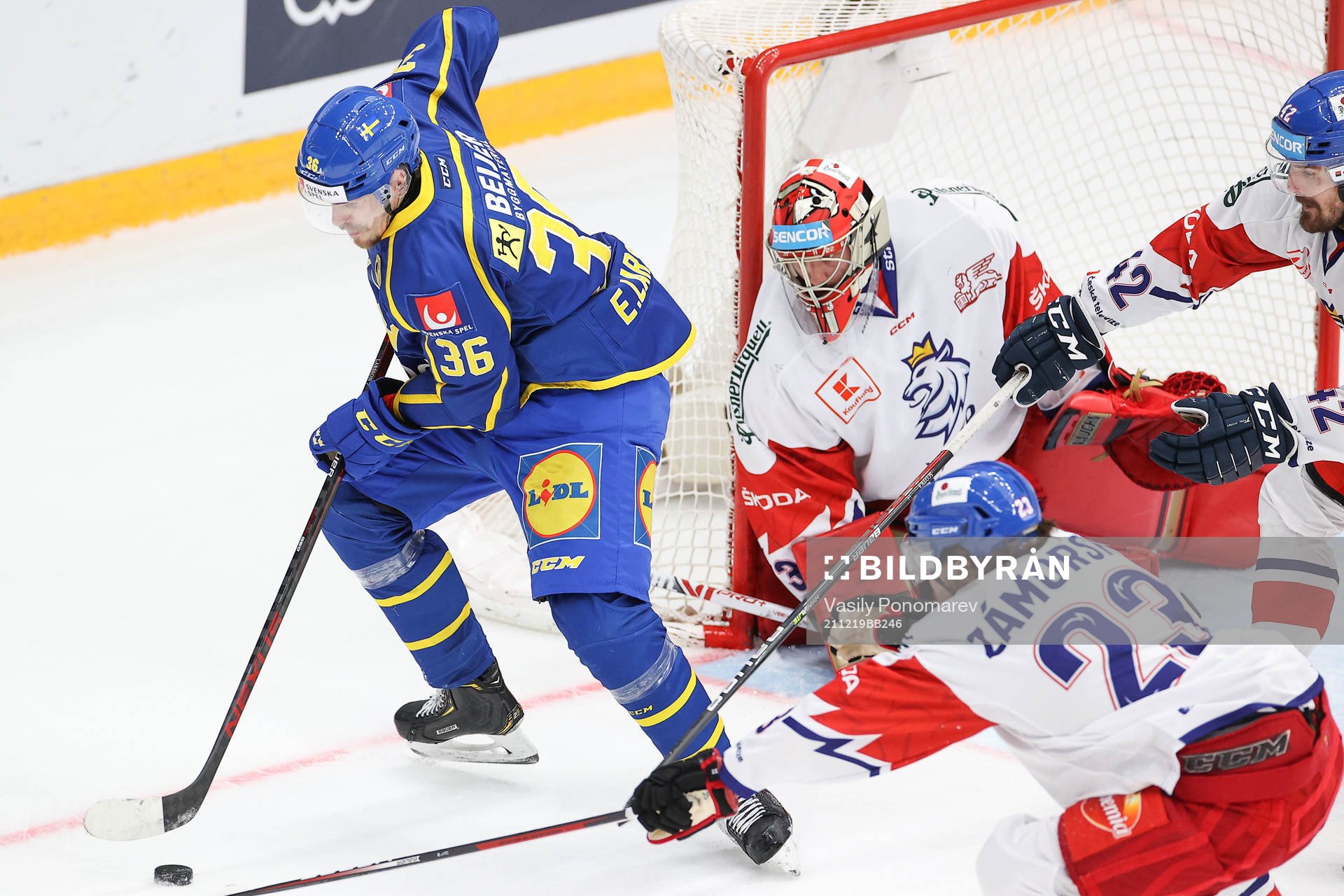 Emil Larsson of Sweden and Shimon Grubets  of Czech Republic