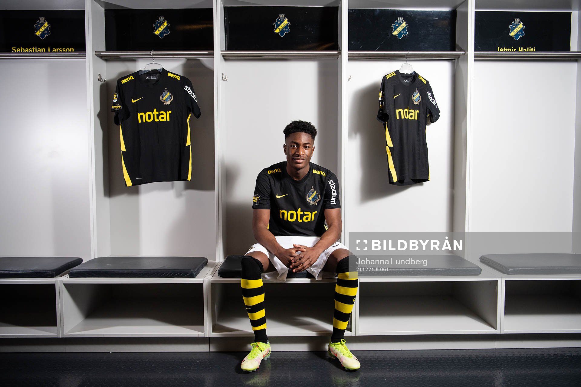 AIK:s nyförvärv Josafat Mendes under en fotografering med AIK den 21 december 2021 i Stockholm. 