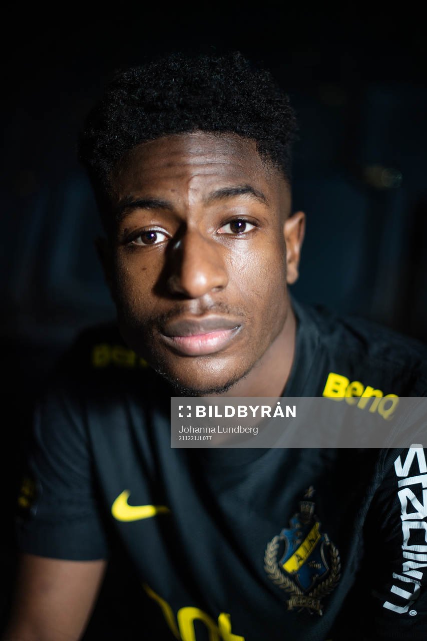 AIK:s nyförvärv Josafat Mendes under en fotografering med AIK den 21 december 2021 i Stockholm. 