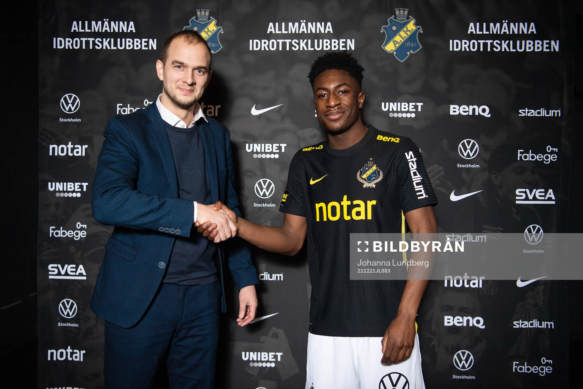 s sportchef Henrik Jurelius med nyförvärvet  Josafat