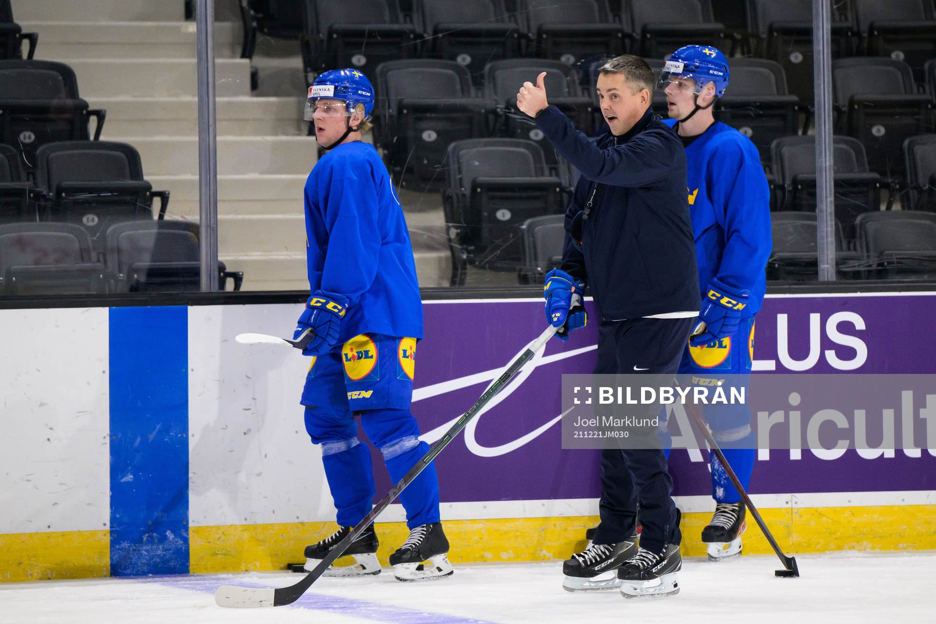 Emil Andrae, head coach Tomas Montén and Anton Olsson of