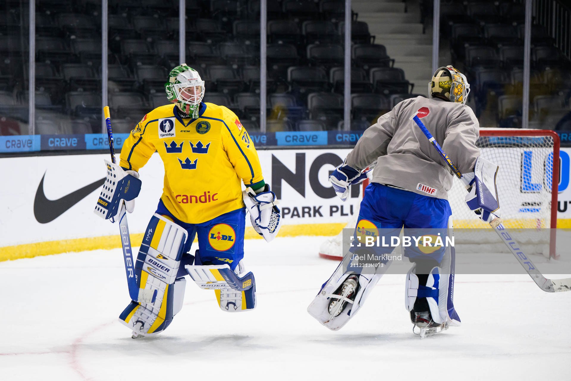 Goaltenders Calle Clang and Jesper Wallstedt of the Swedish