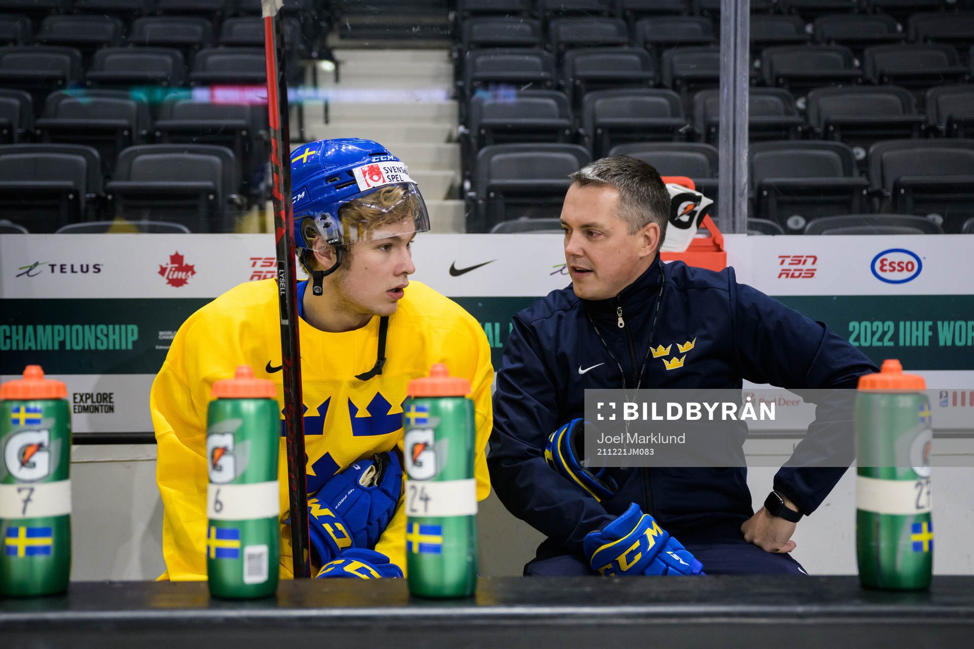 Fabian Lysell and head coach Tomas Montén of the Swedish