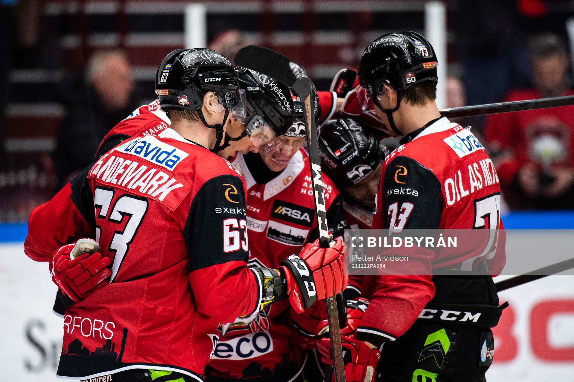 Malmö Redhawks Lars Bryggman jublar med lagkamrater
