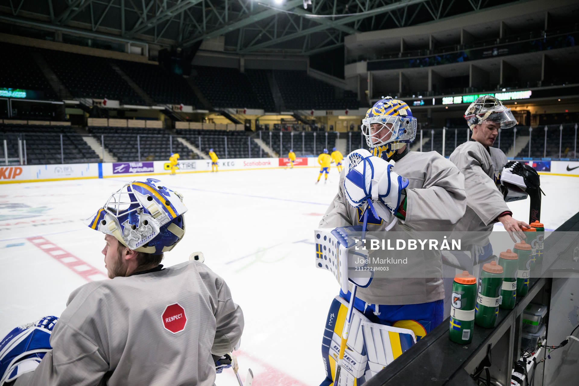 Goaltender Jesper Wallstedt, Calle Clang and Jesper Vikman