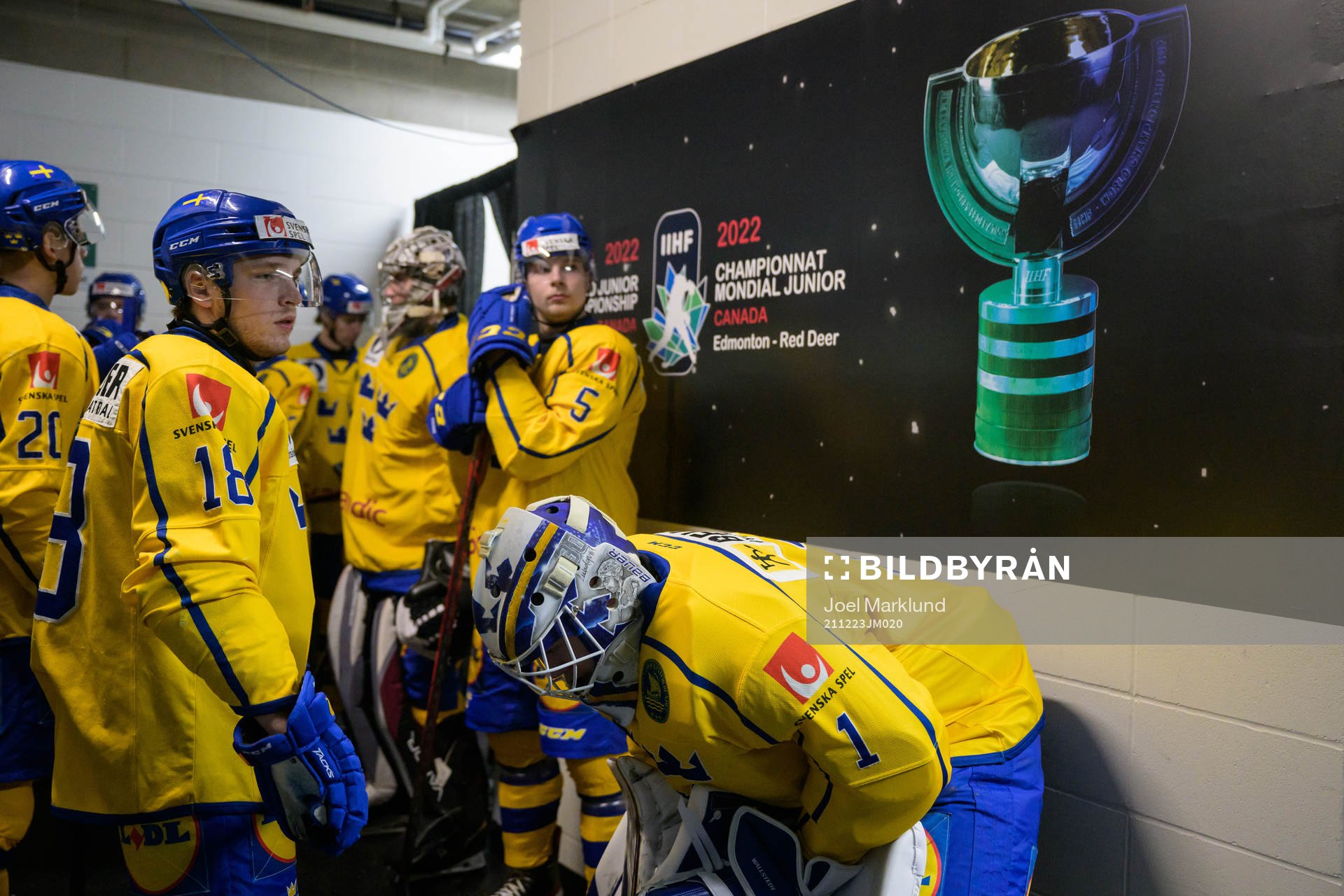 Zion Nybeck, Anton Olsson and goaltender Jesper Wallstedt