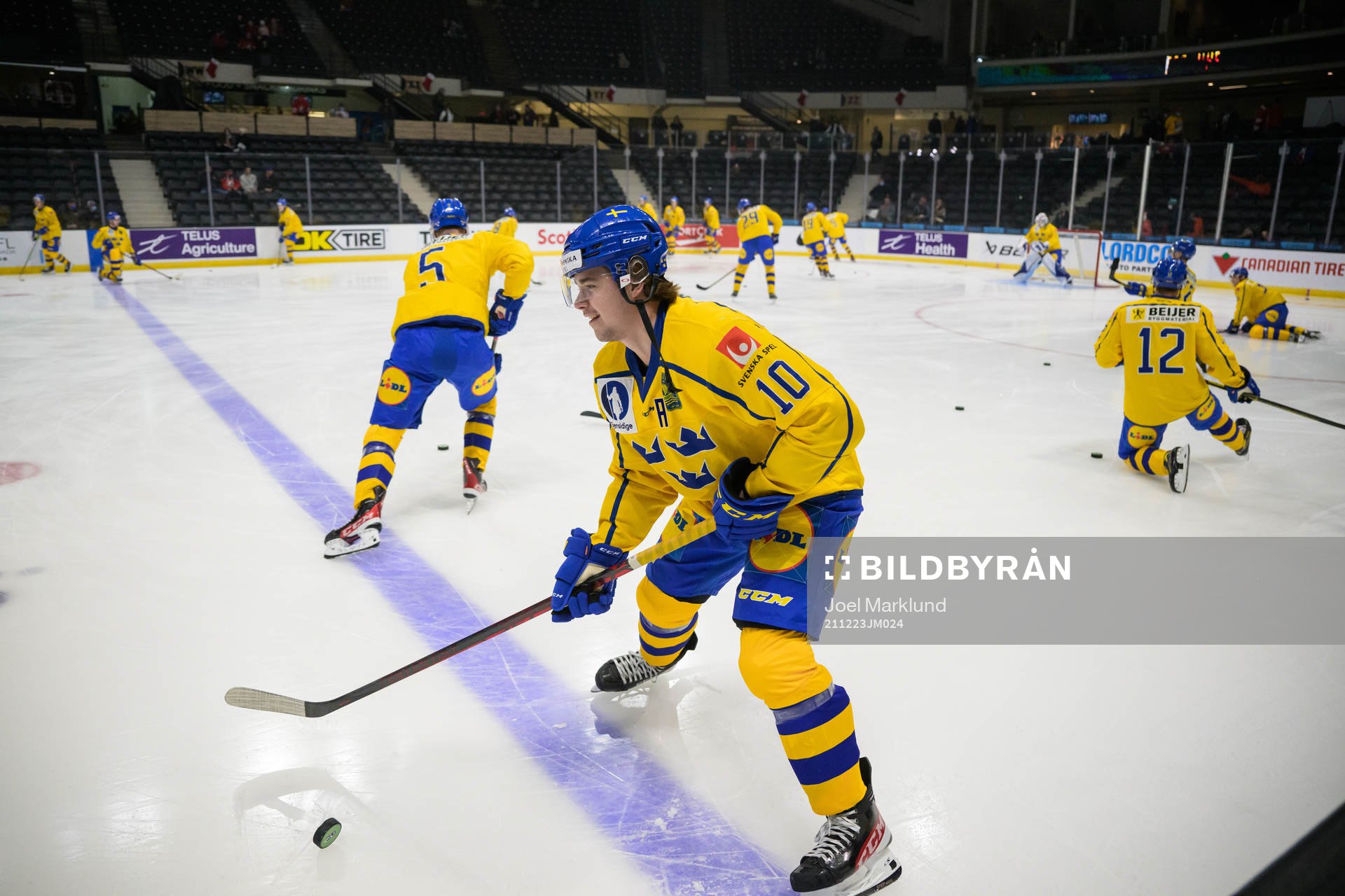 Alexander Holtz of Sweden at warm-up