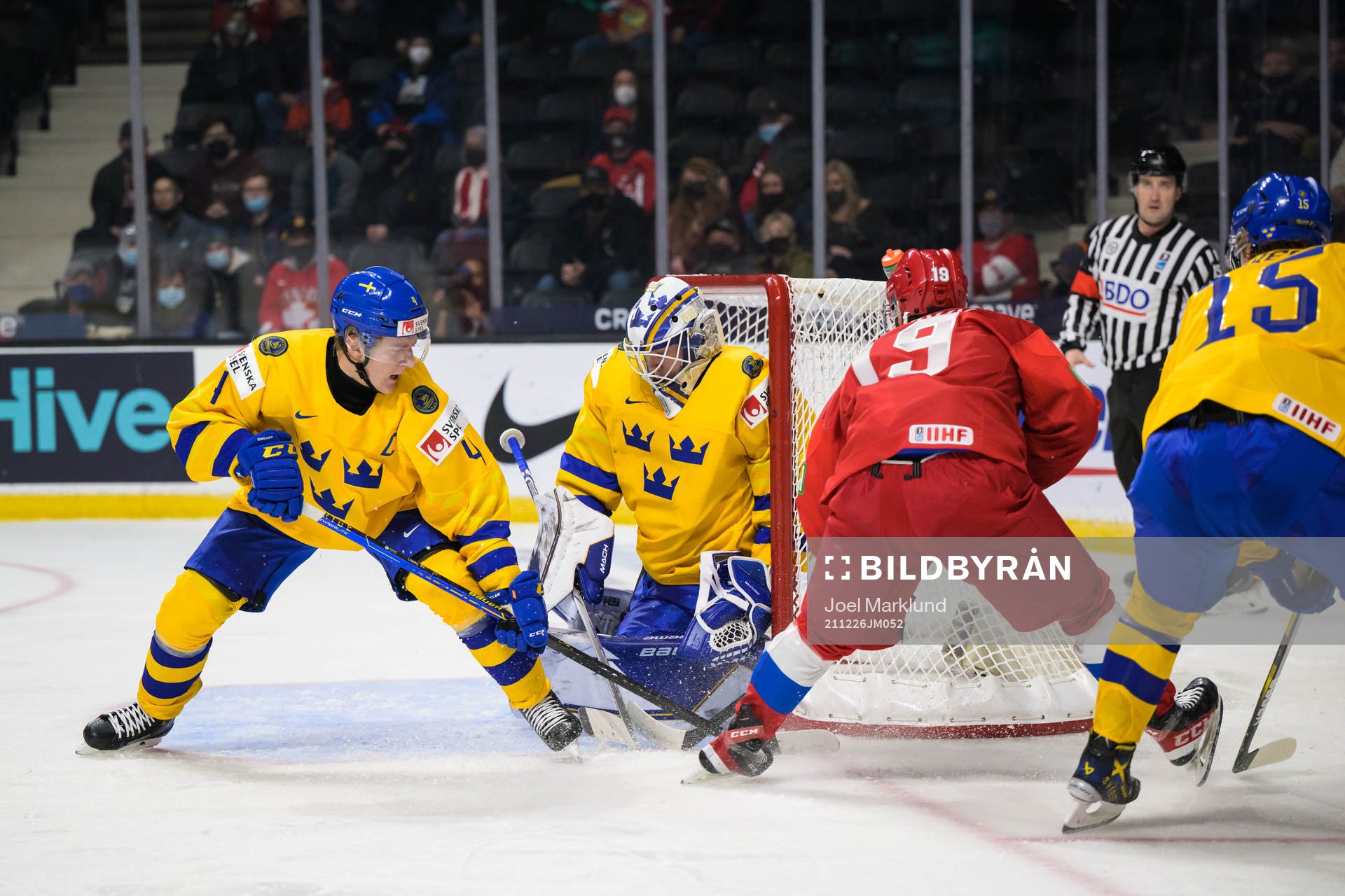 Emil Andrae, goaltender Jesper Wallstedt and Åke