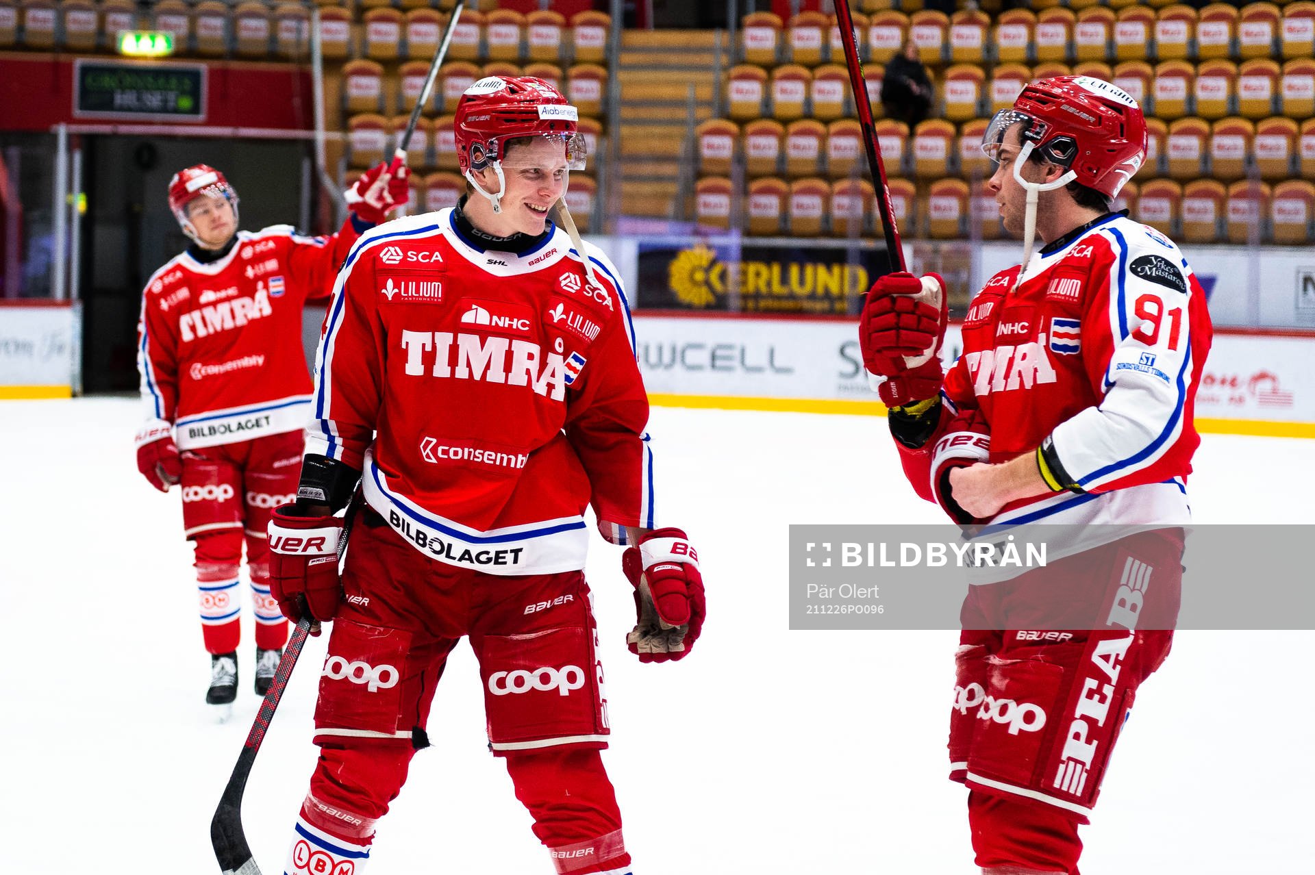 Timrås Erik Walli Walterholm och Viktor Lodin jublar