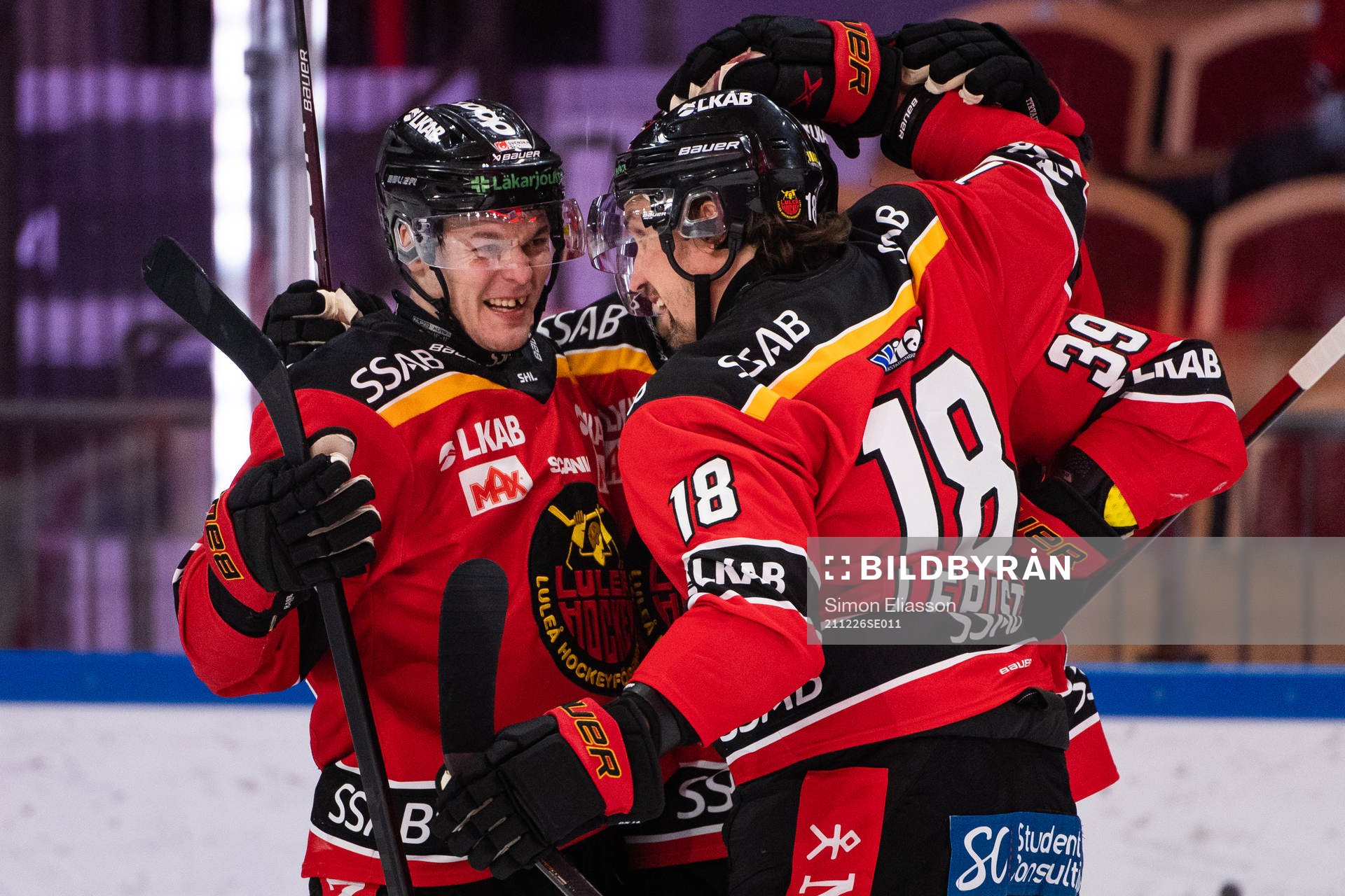 Luleås Joonas Rask jublar med lagkamrater
