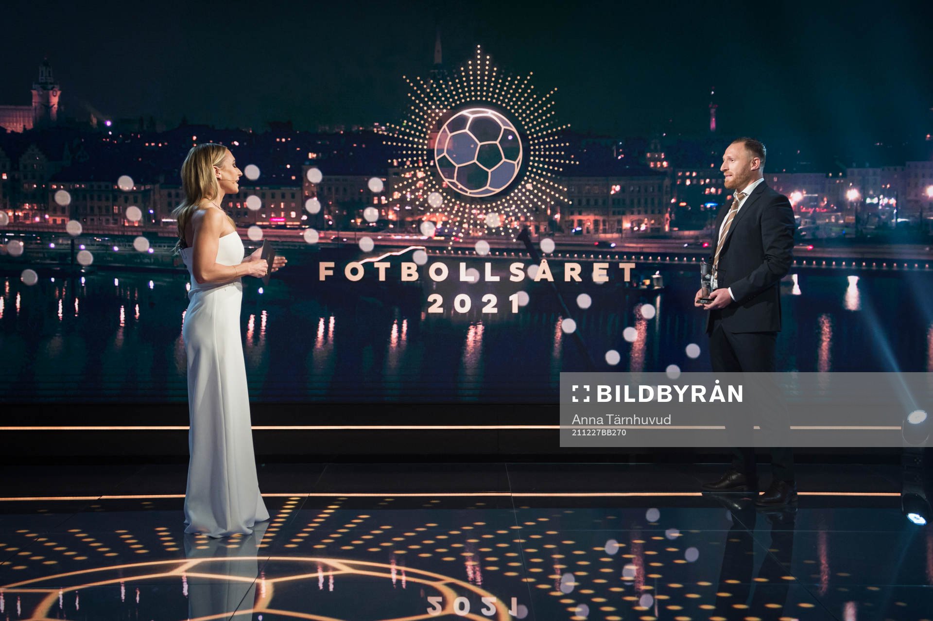 Programledare Frida Nordstrand och Mehmet Culum som