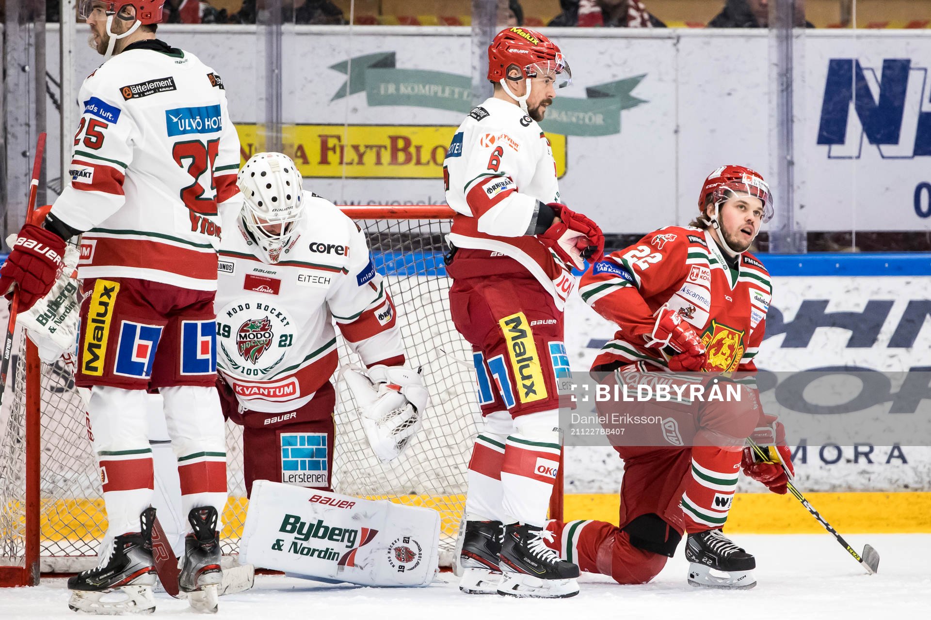 Modos målvakt Tex Williamsson och Modos Jesper Dahlroth