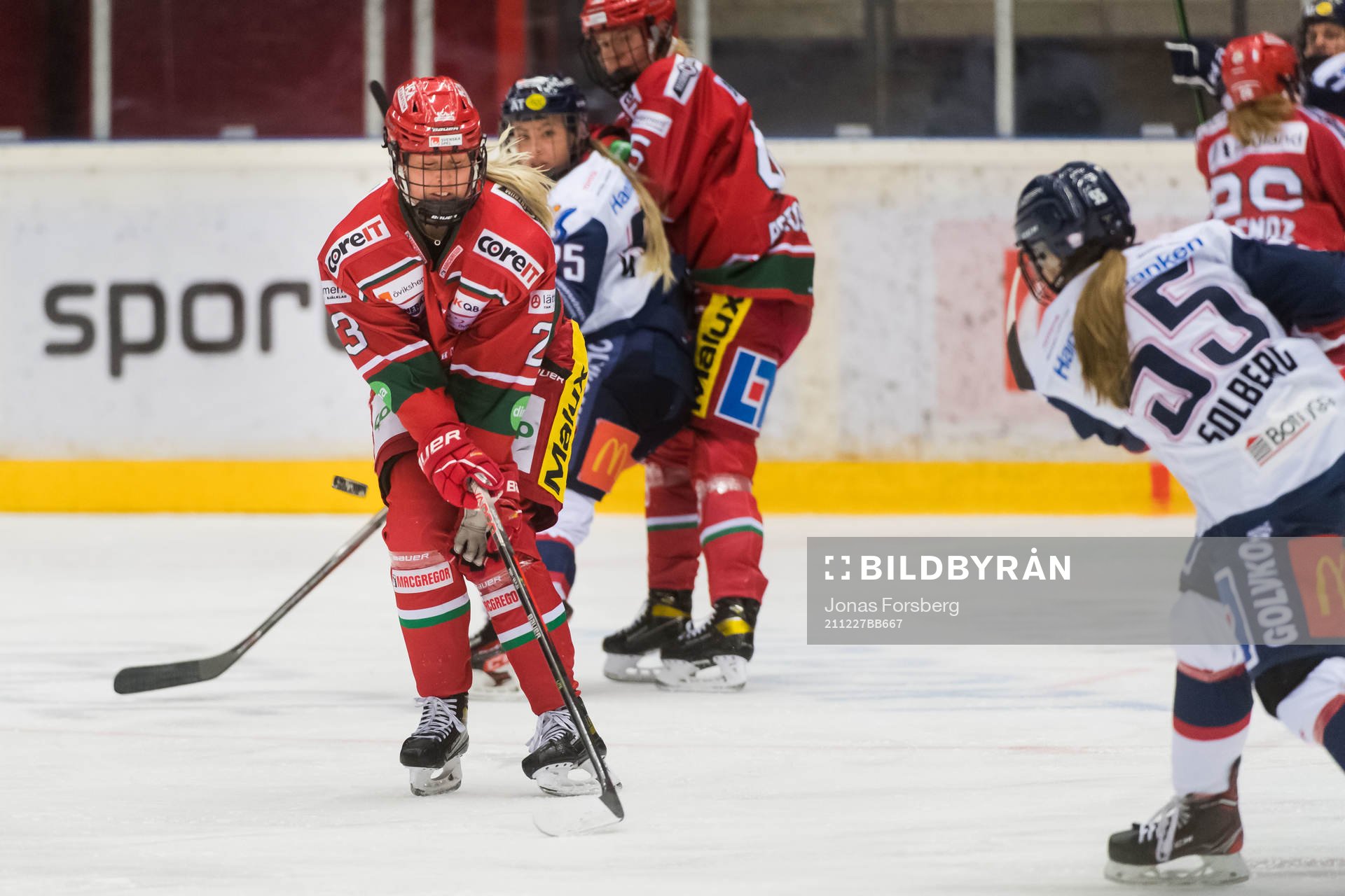 Modos Olivia Carlsson täcker skott från Linköpings Alva
