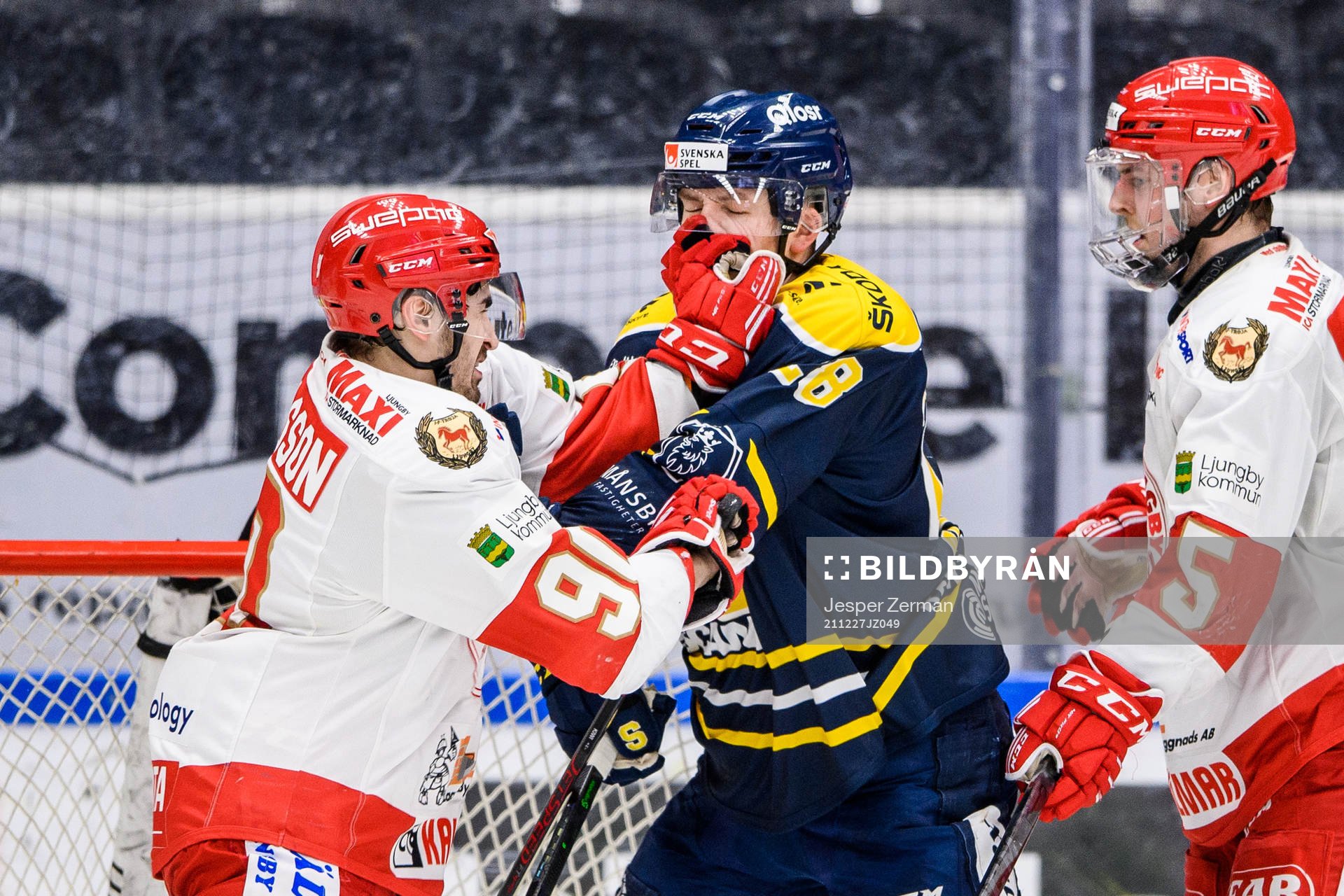 Troja-Ljungbys Kevin Karlsson och Södertäljes Emil Alba