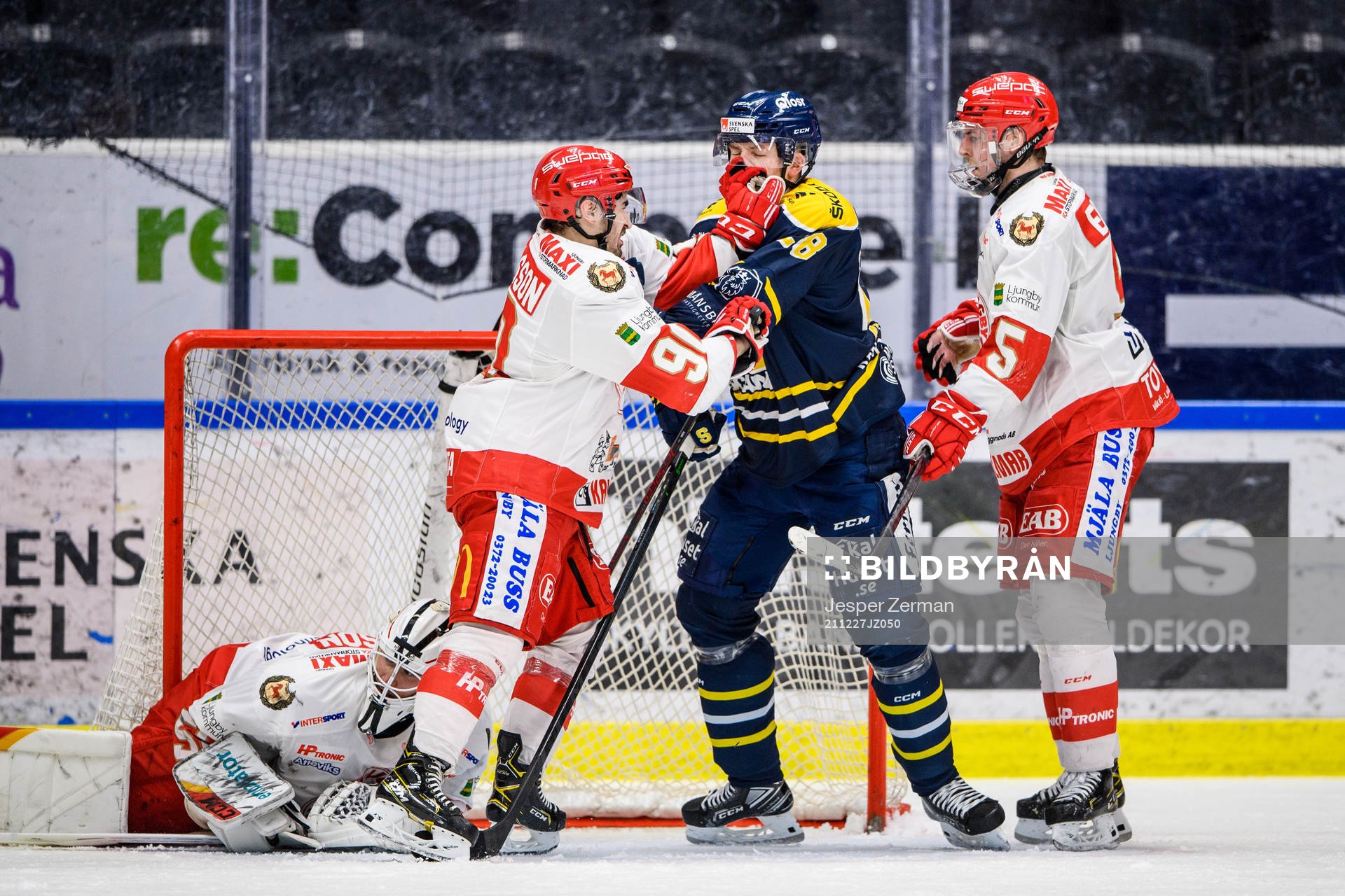 Troja-Ljungbys Kevin Karlsson och Södertäljes Emil Alba