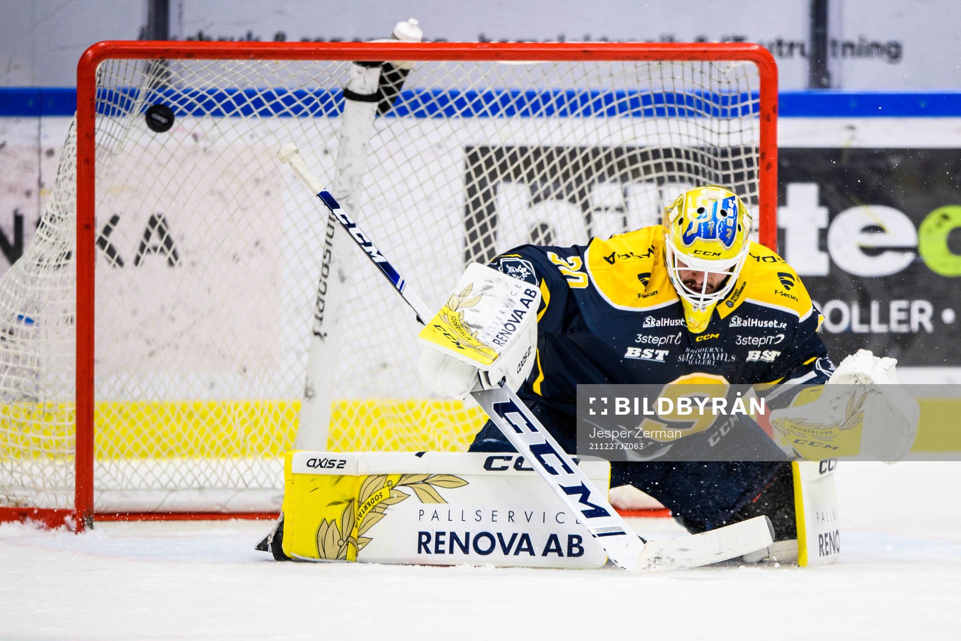 Södertäljes målvakt Fredrik Bergvik släpper in 2-3