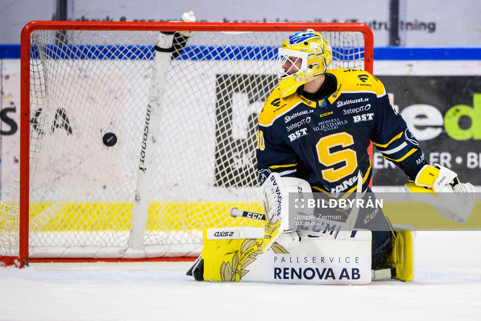 Södertäljes målvakt Fredrik Bergvik släpper in 2-3
