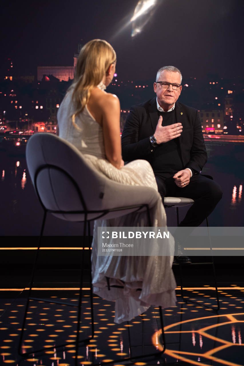 Programledare Frida Nordstand och Janne Andersson,