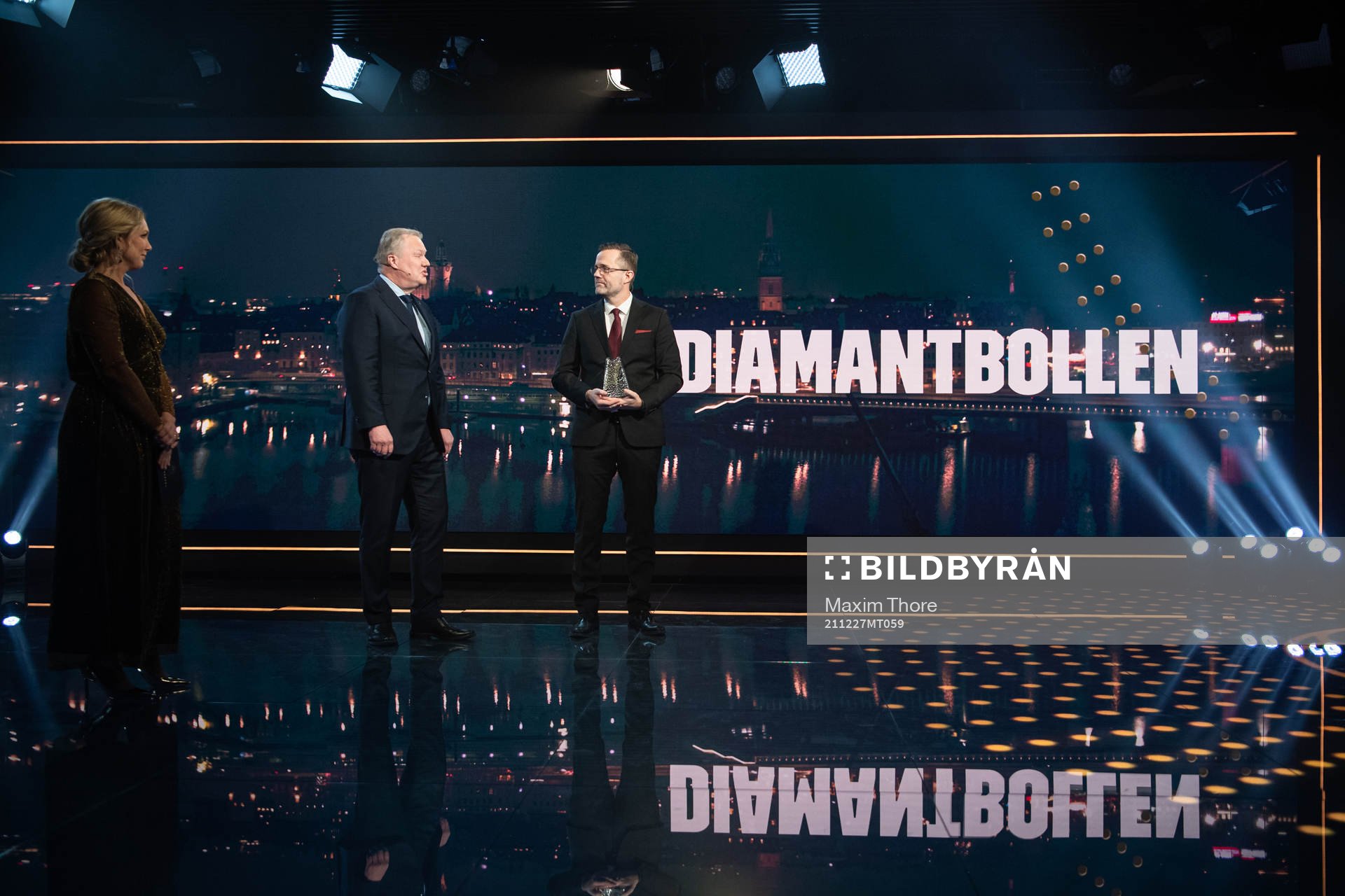 Programledare Anna Brolin,  Karl-Erik Nilsson, ordförande