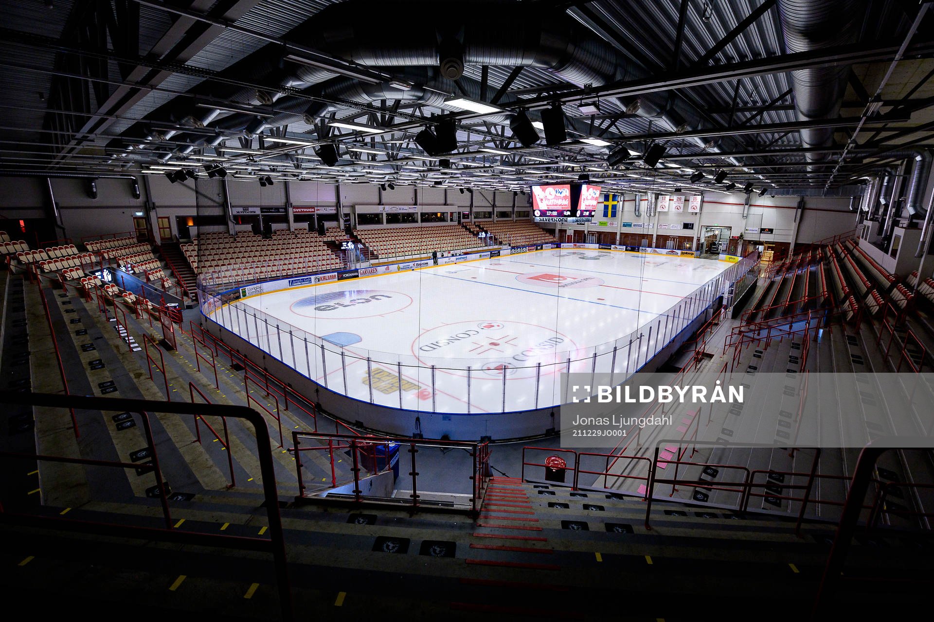 Interiör vy från Ljungby arena före ishockeymatchen i
