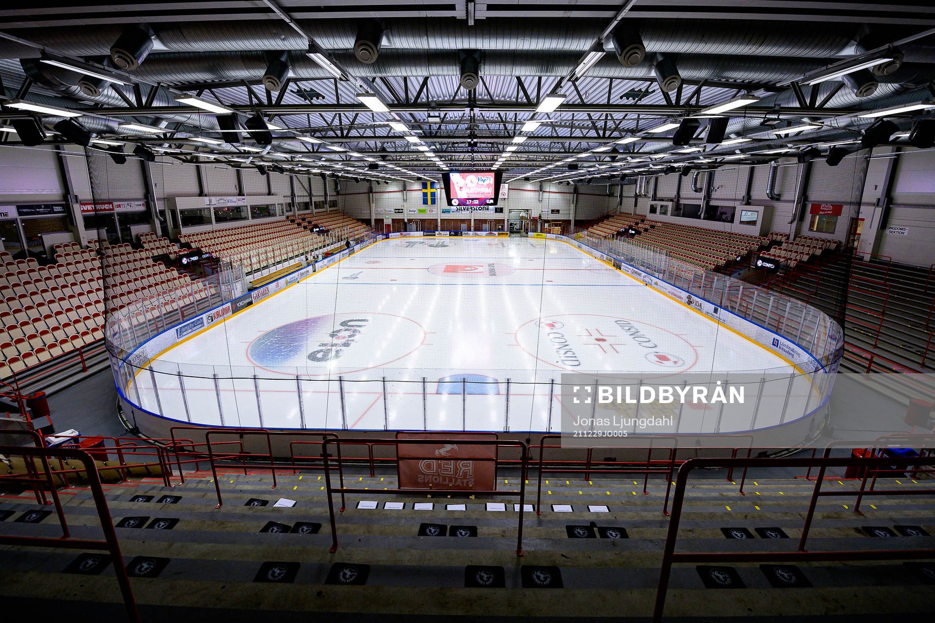 Interiör vy från Ljungby arena före ishockeymatchen i