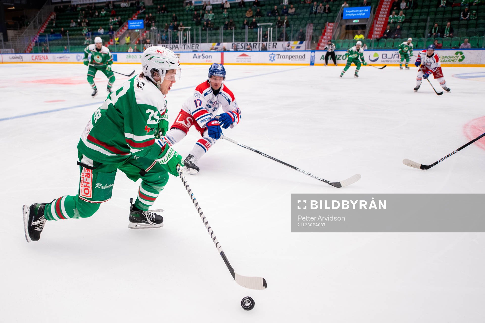 Rögles Tyler Kelleher och Oskarshamns Jonas Engström