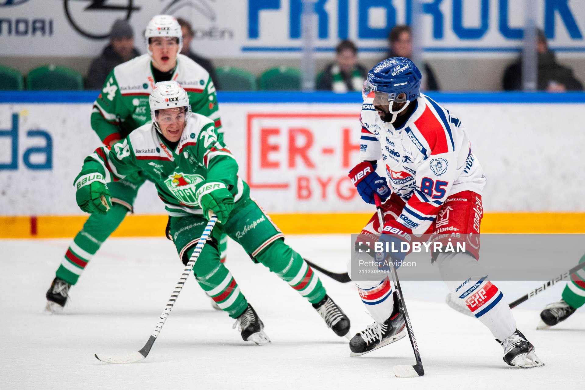 Oskarshamns Daniel Muzito-Bagenda och Rögles Tyler Kelleher