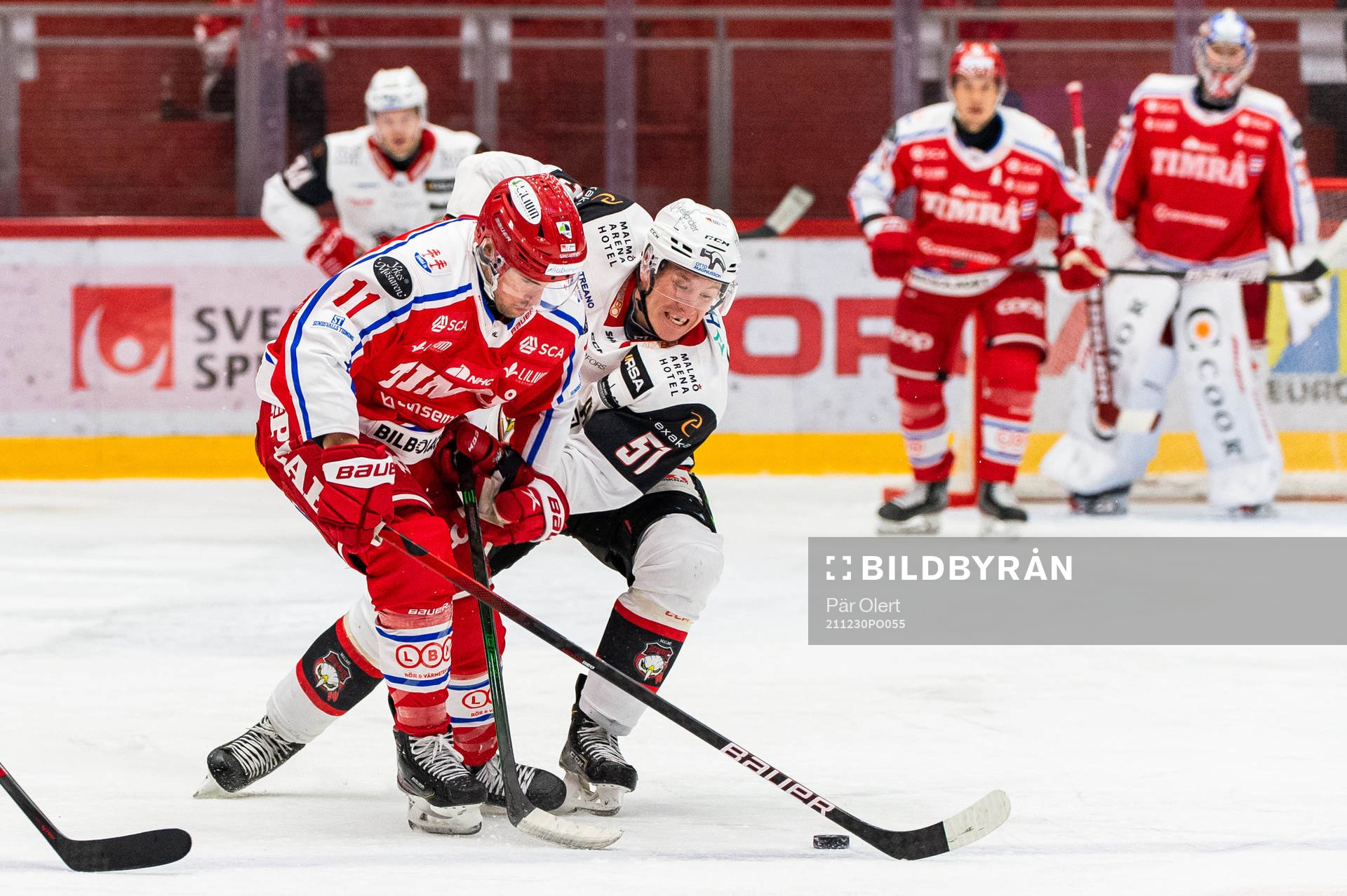 Timrås Nolan Zajac och Malmö Redhawks Emil Sylvegård