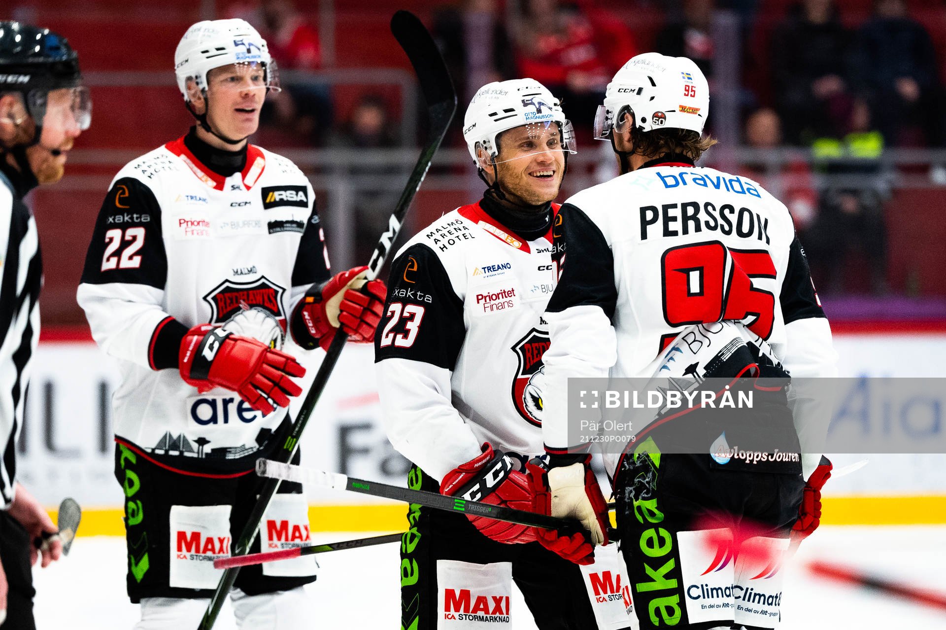 Malmö Redhawks Christoffer Forsberg och Carl Persson jublar