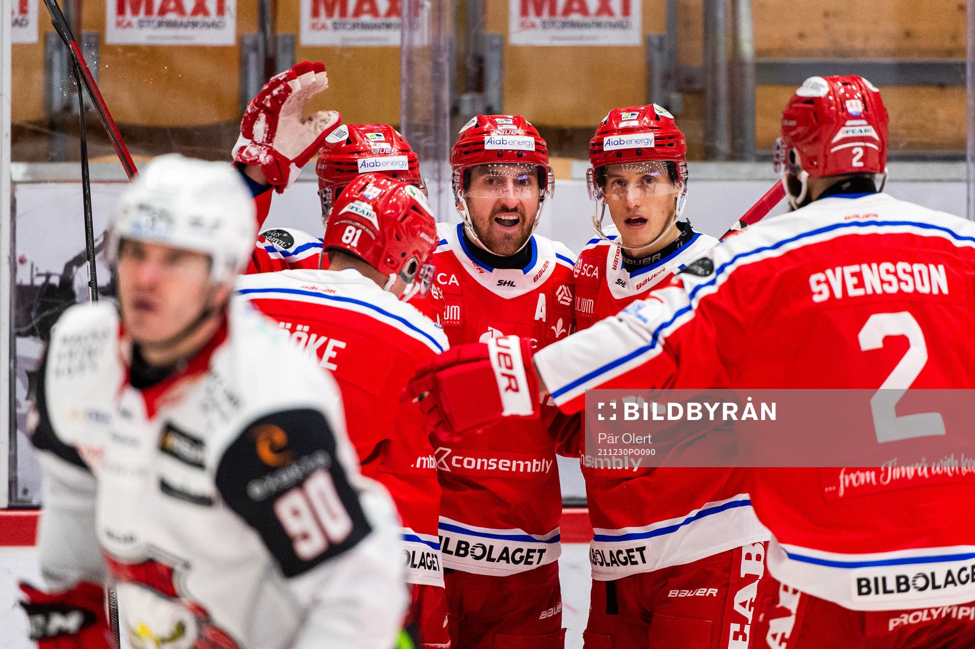 Timrås Filip Westerlund jublar med lagkamrater