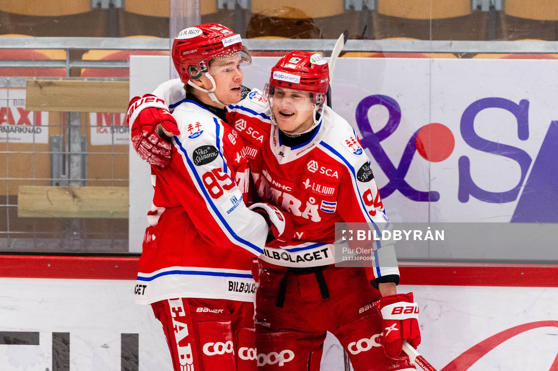 Timrås Filip Westerlund och Sebastian Hartmann jublar