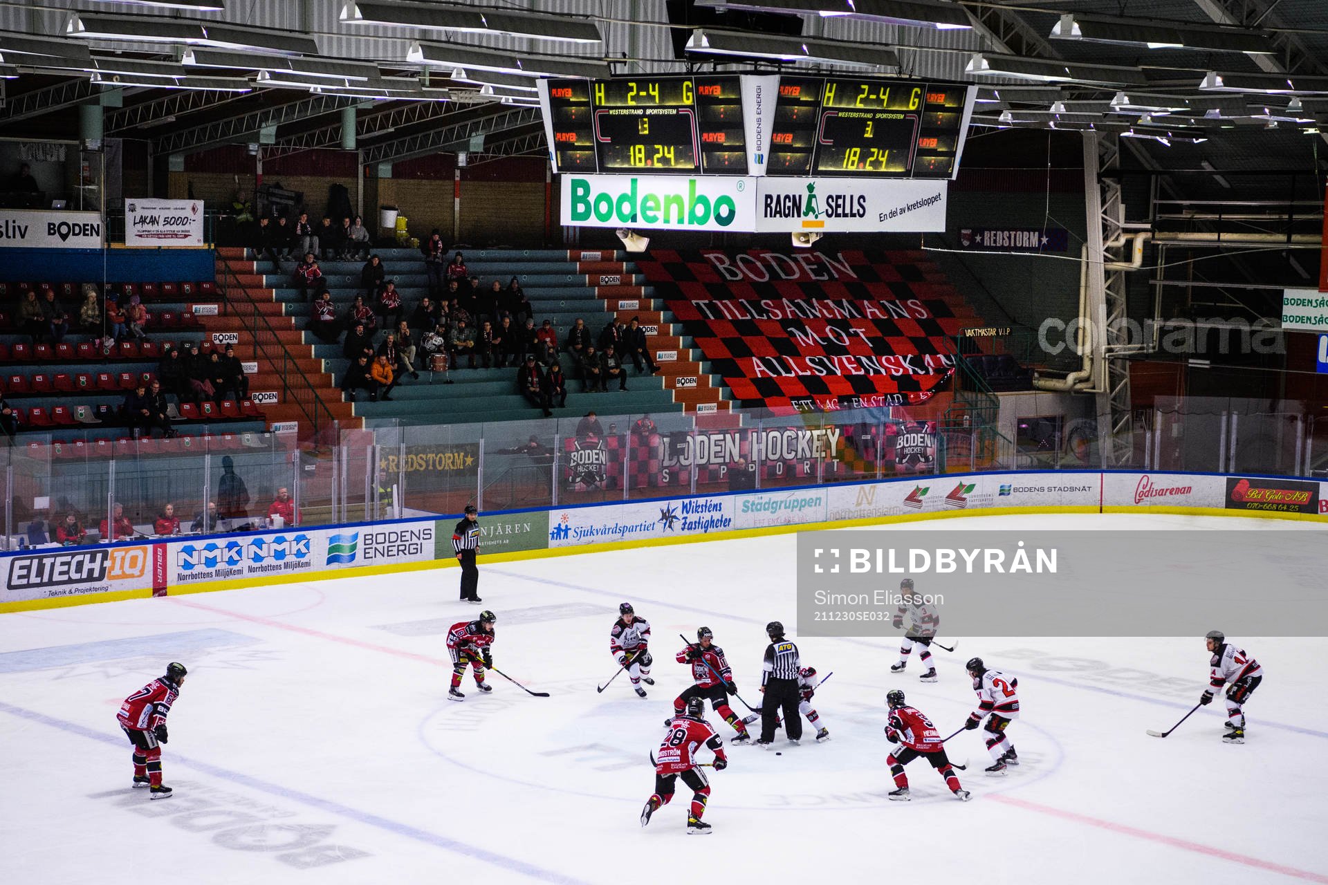 Björknäshallen interiör med supporterläktaren