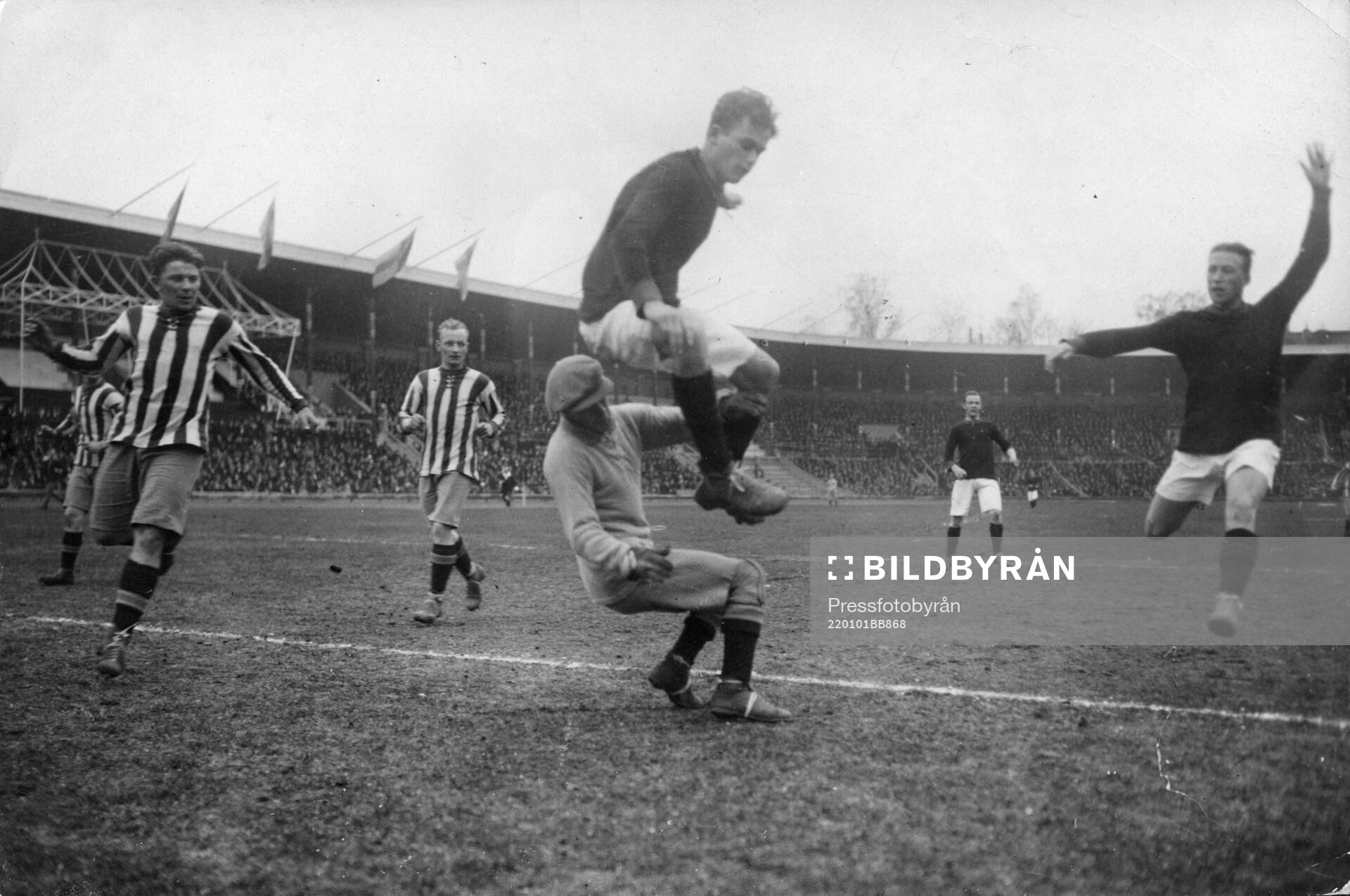 Göteborgs v. AIK. AIK. anfaller Göteborgarnas lag. 1922.