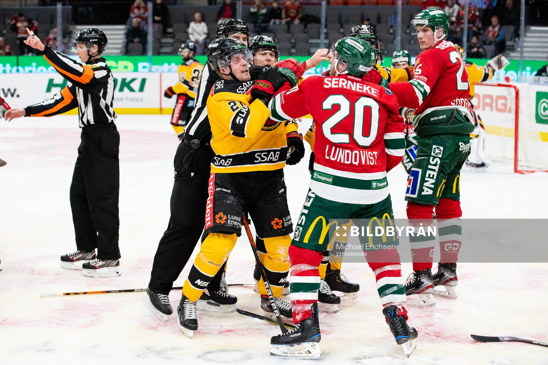 Frölundas Joel Lundqvist och Luleås Juhani Tyrväinen i